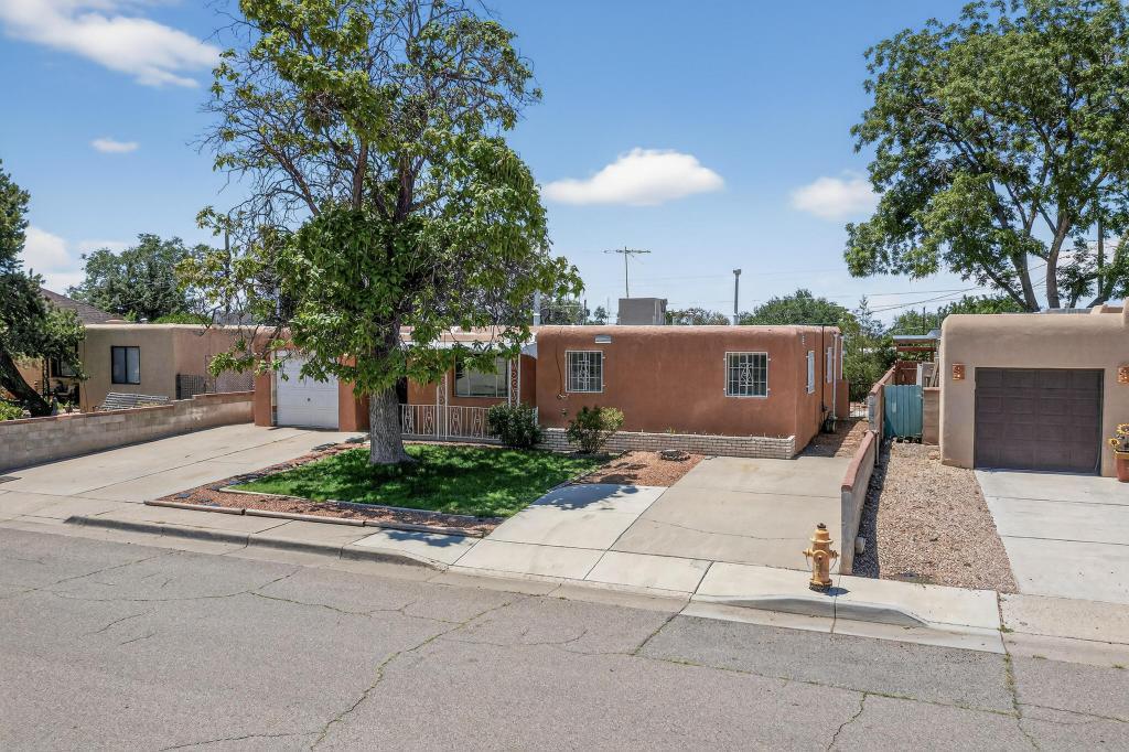 3409 VALENCIA Drive NE