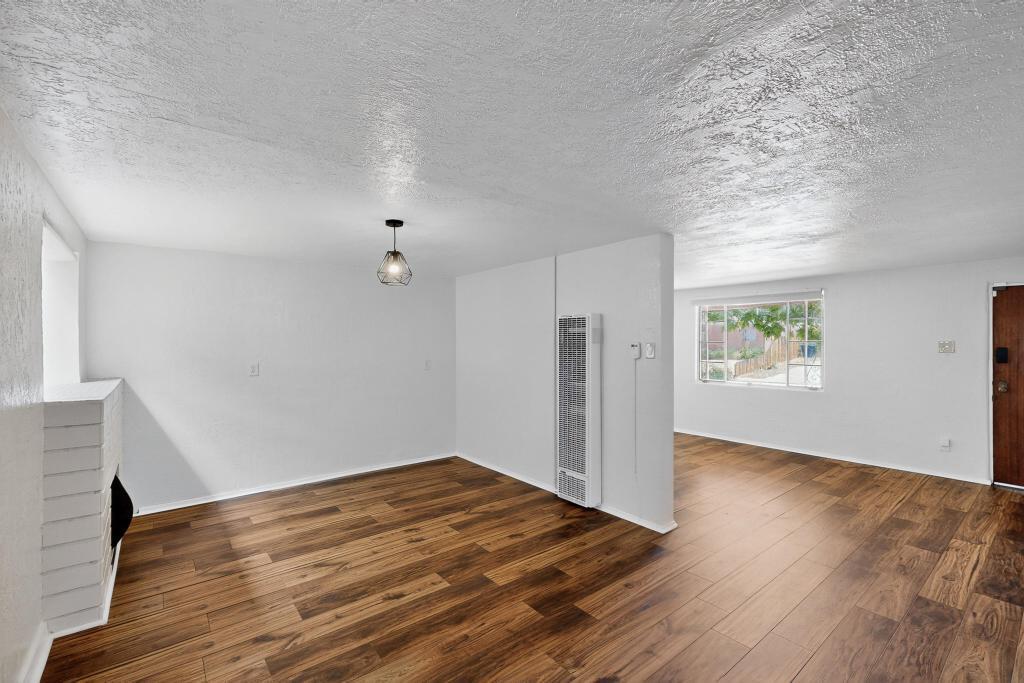 3409 VALENCIA Drive NE