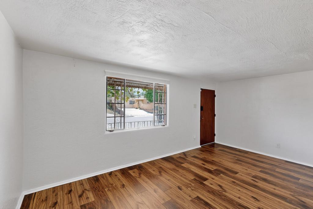 3409 VALENCIA Drive NE