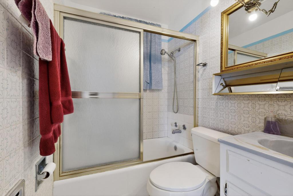 3409 VALENCIA Drive NE