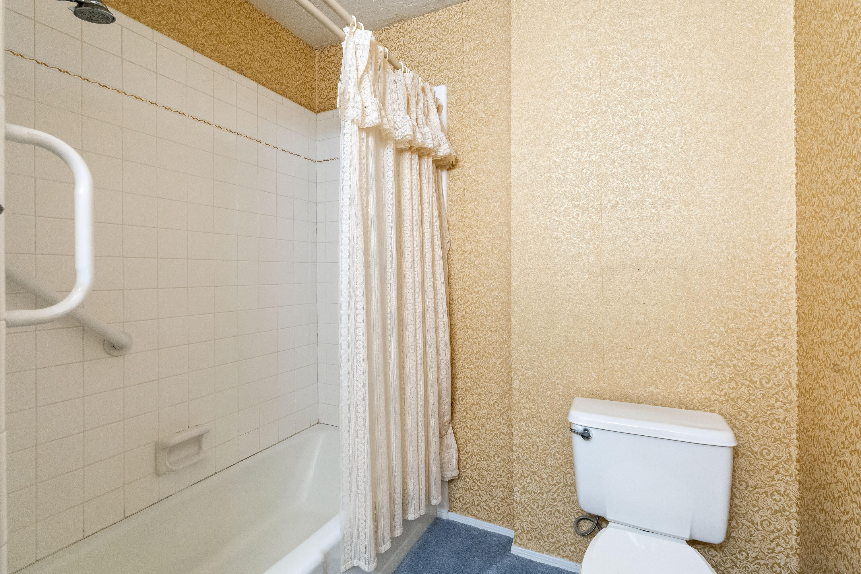 8130 AVENIDA LA PRESTINA NE