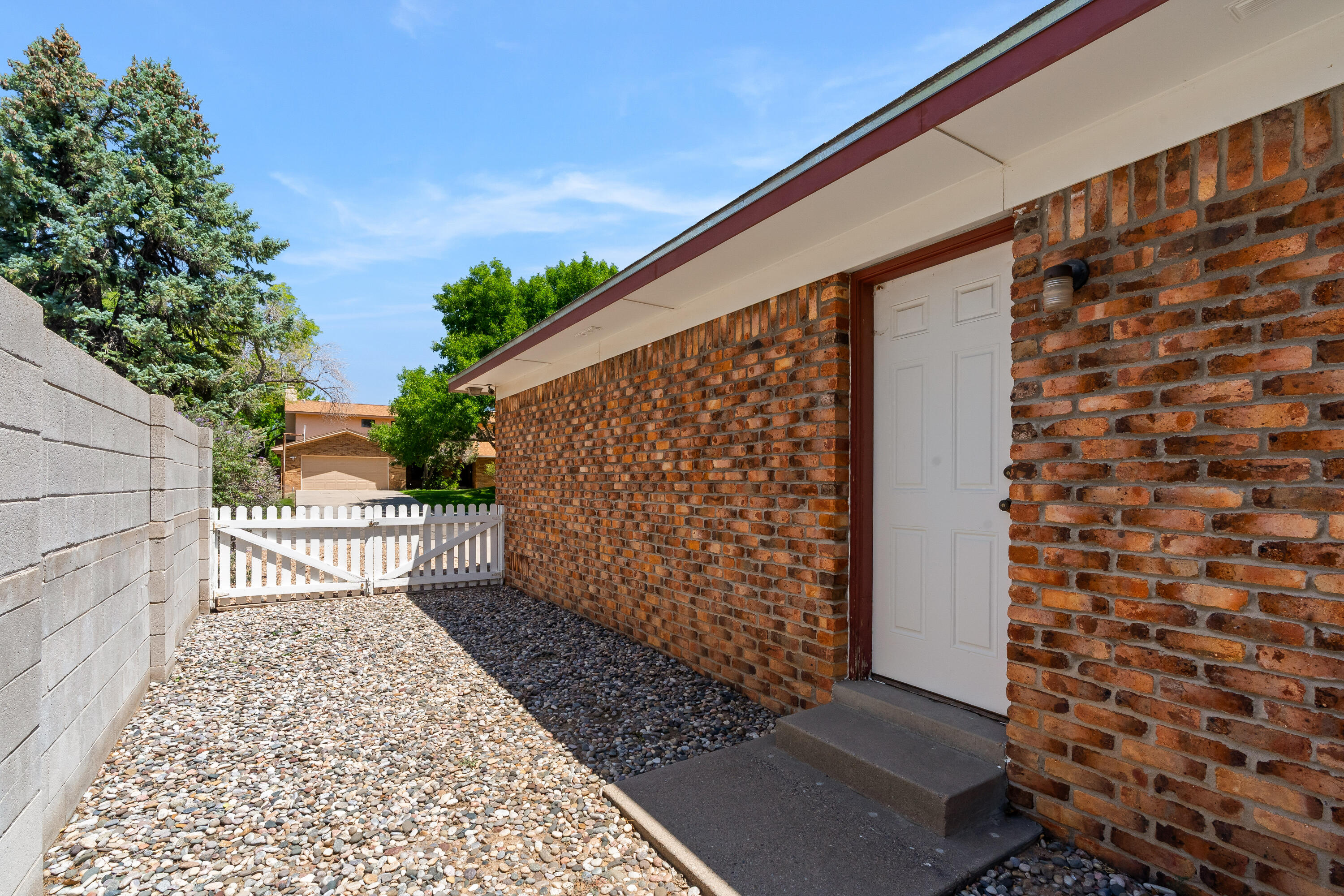 8130 AVENIDA LA PRESTINA NE