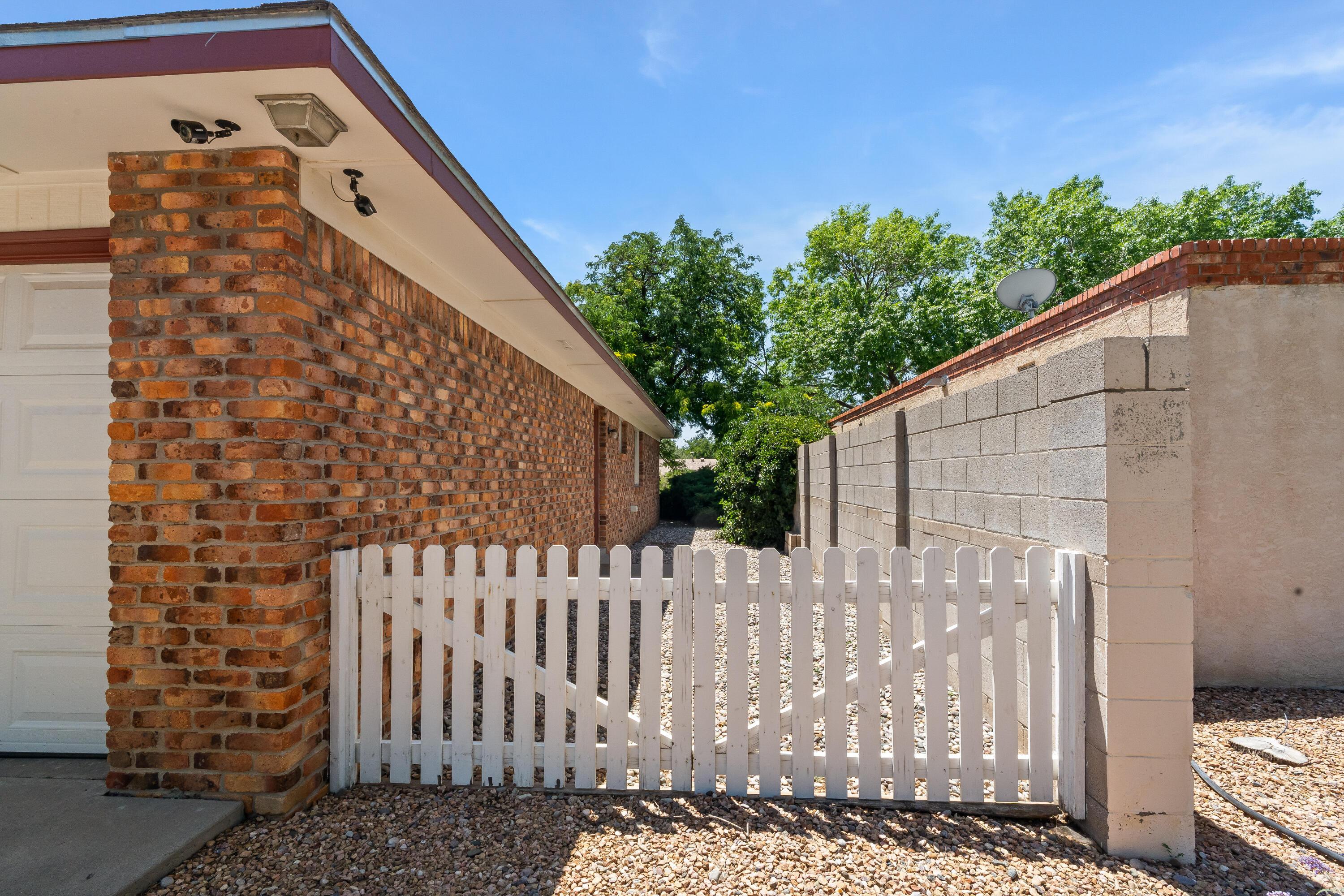 8130 AVENIDA LA PRESTINA NE