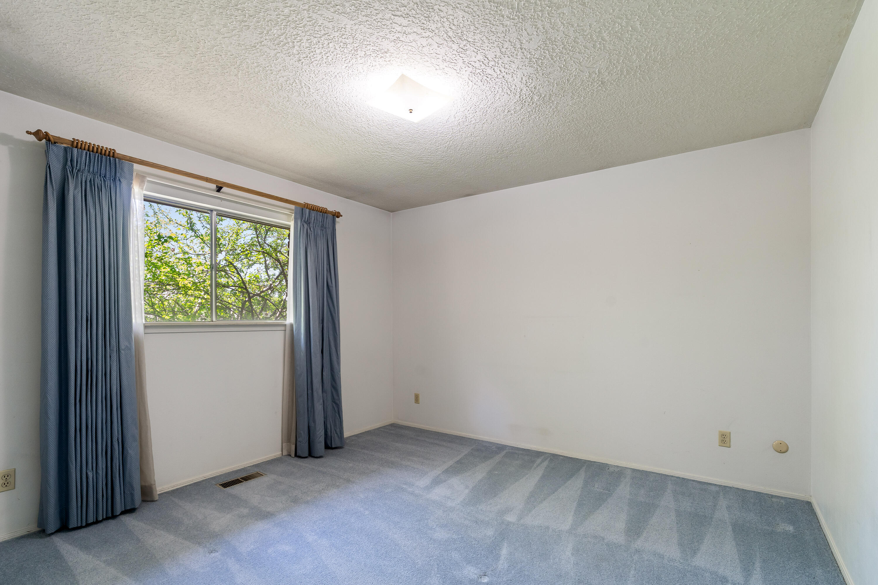 8130 AVENIDA LA PRESTINA NE