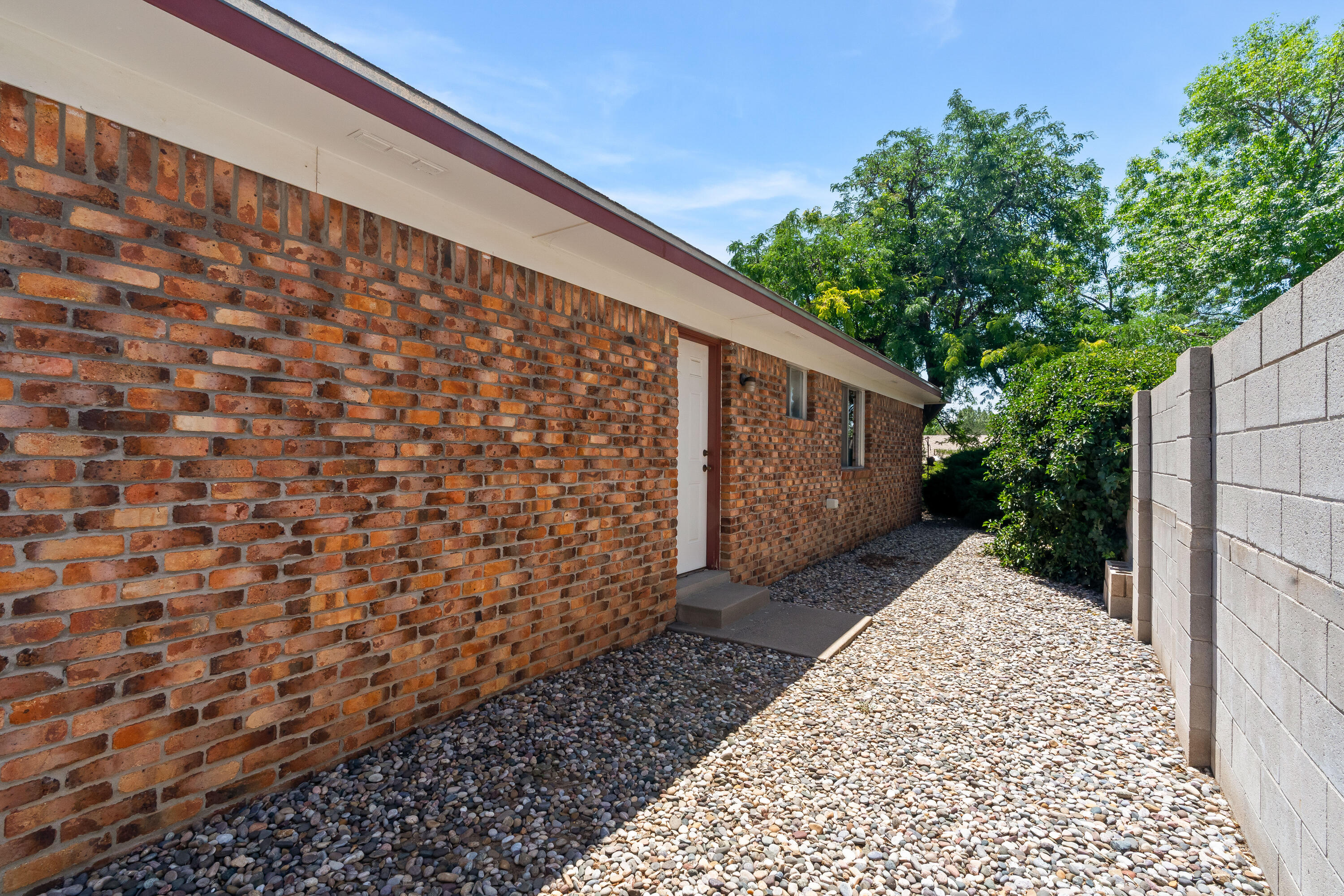 8130 AVENIDA LA PRESTINA NE