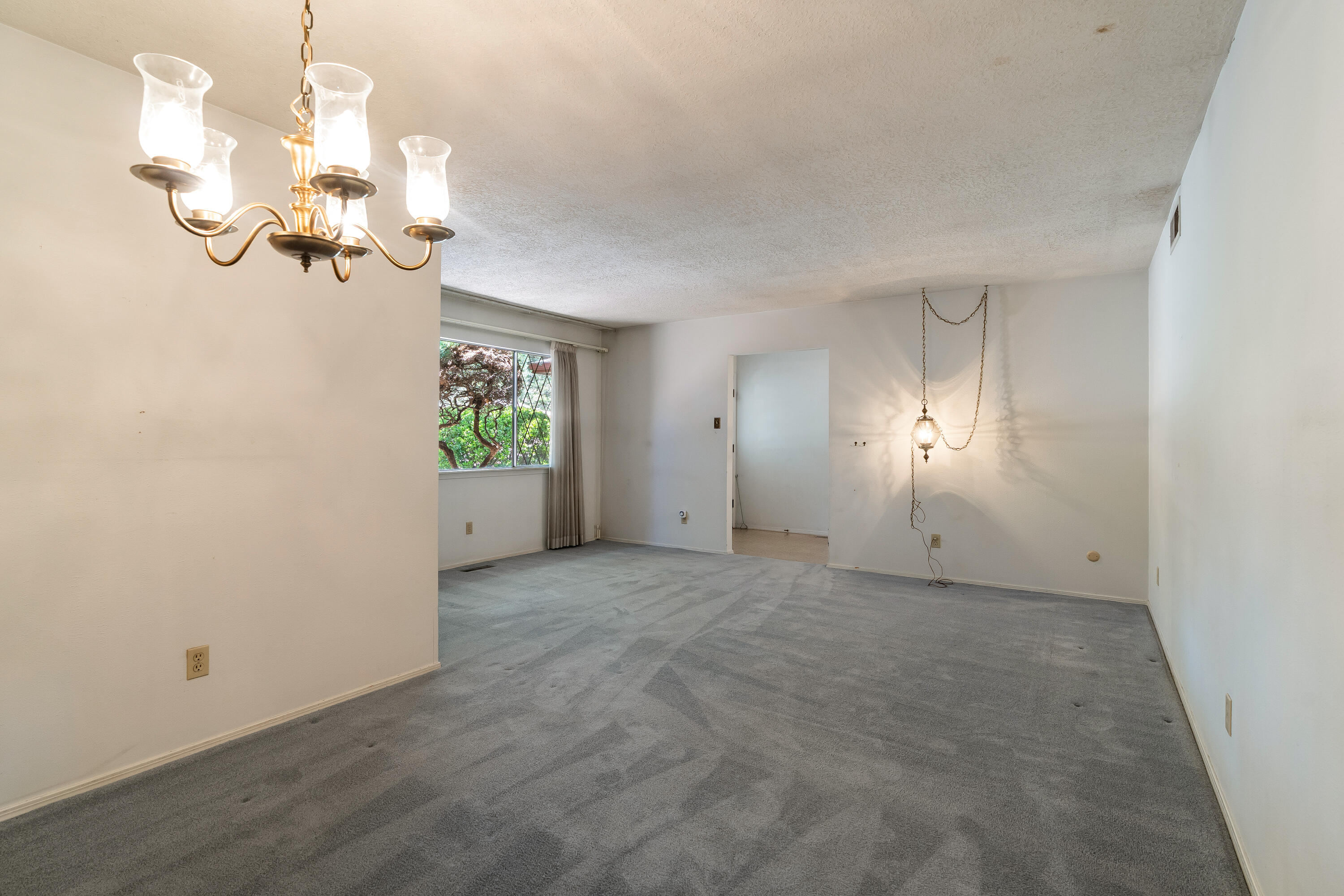 8130 AVENIDA LA PRESTINA NE