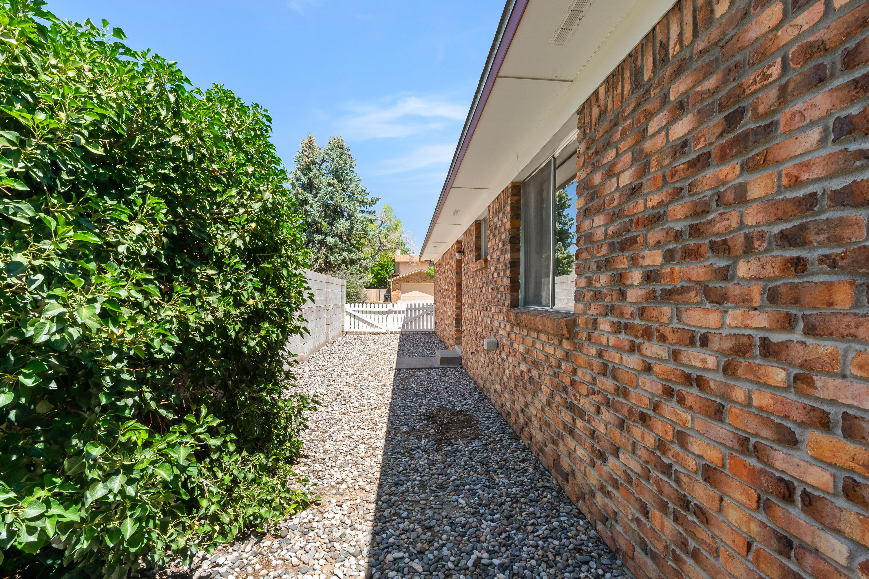 8130 AVENIDA LA PRESTINA NE