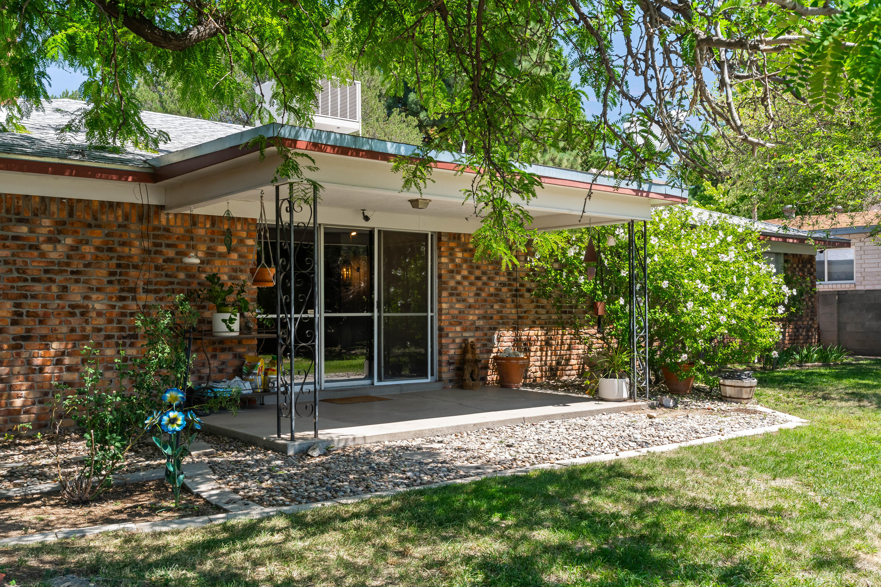 8130 AVENIDA LA PRESTINA NE