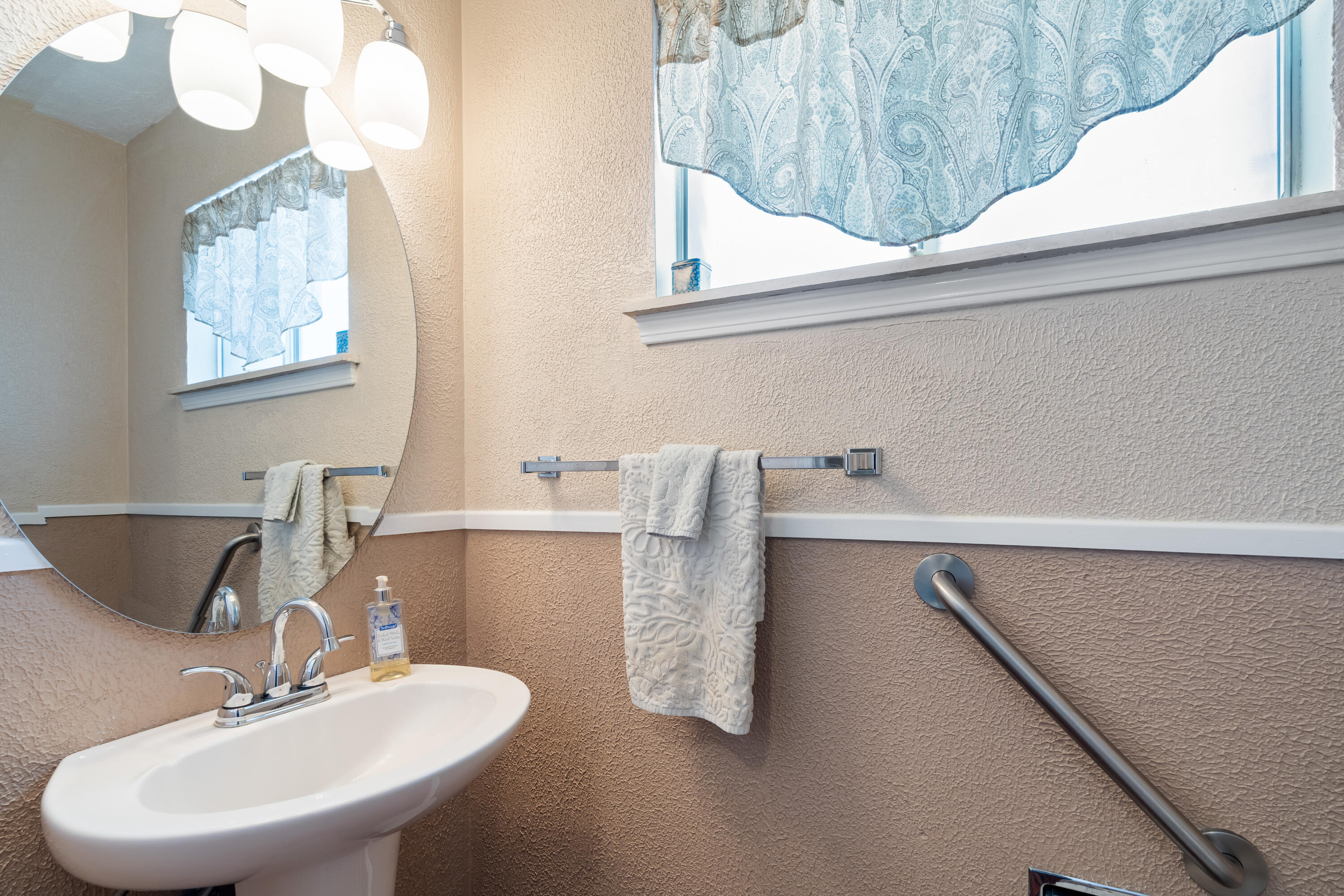 8130 AVENIDA LA PRESTINA NE