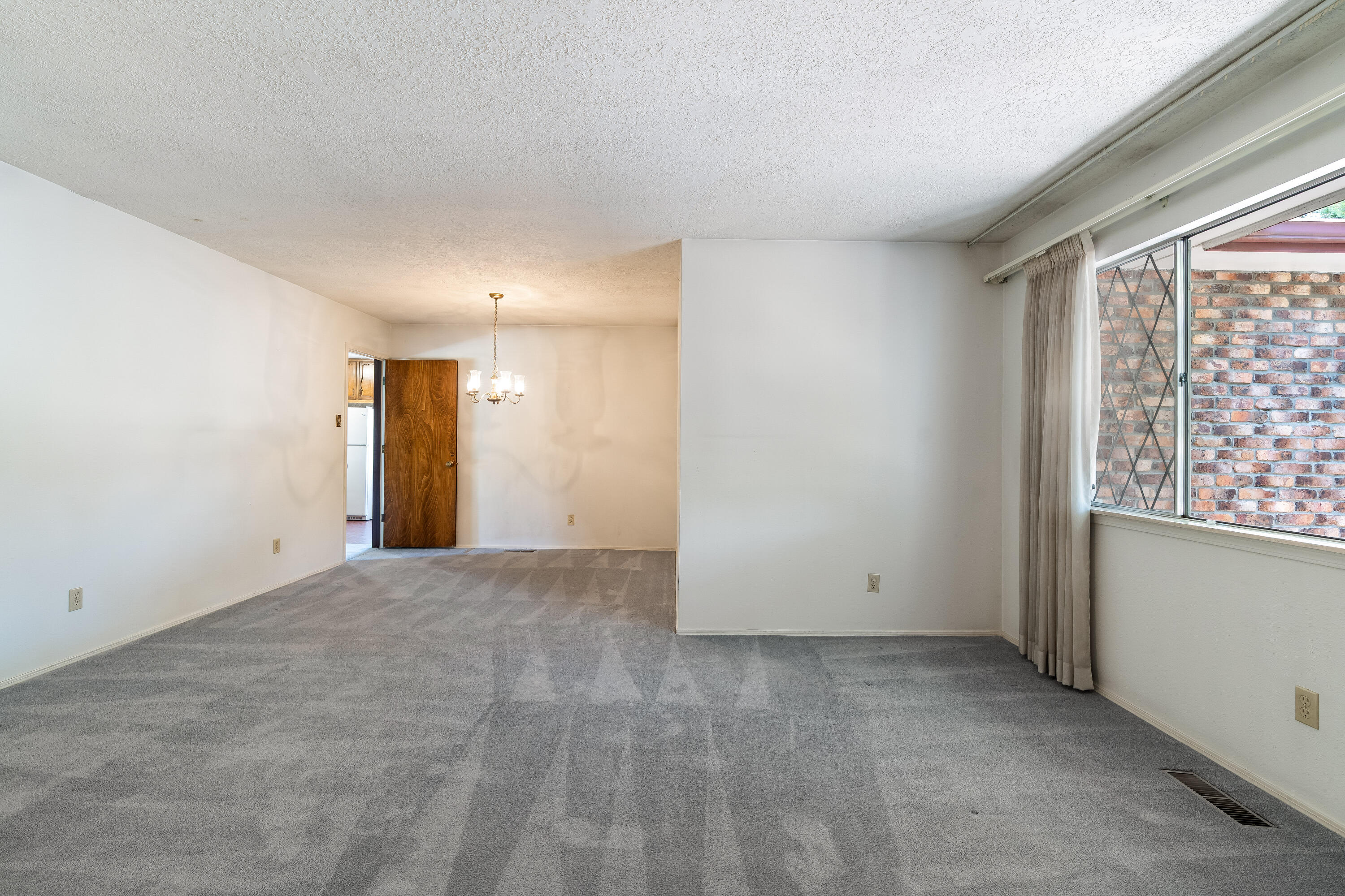 8130 AVENIDA LA PRESTINA NE