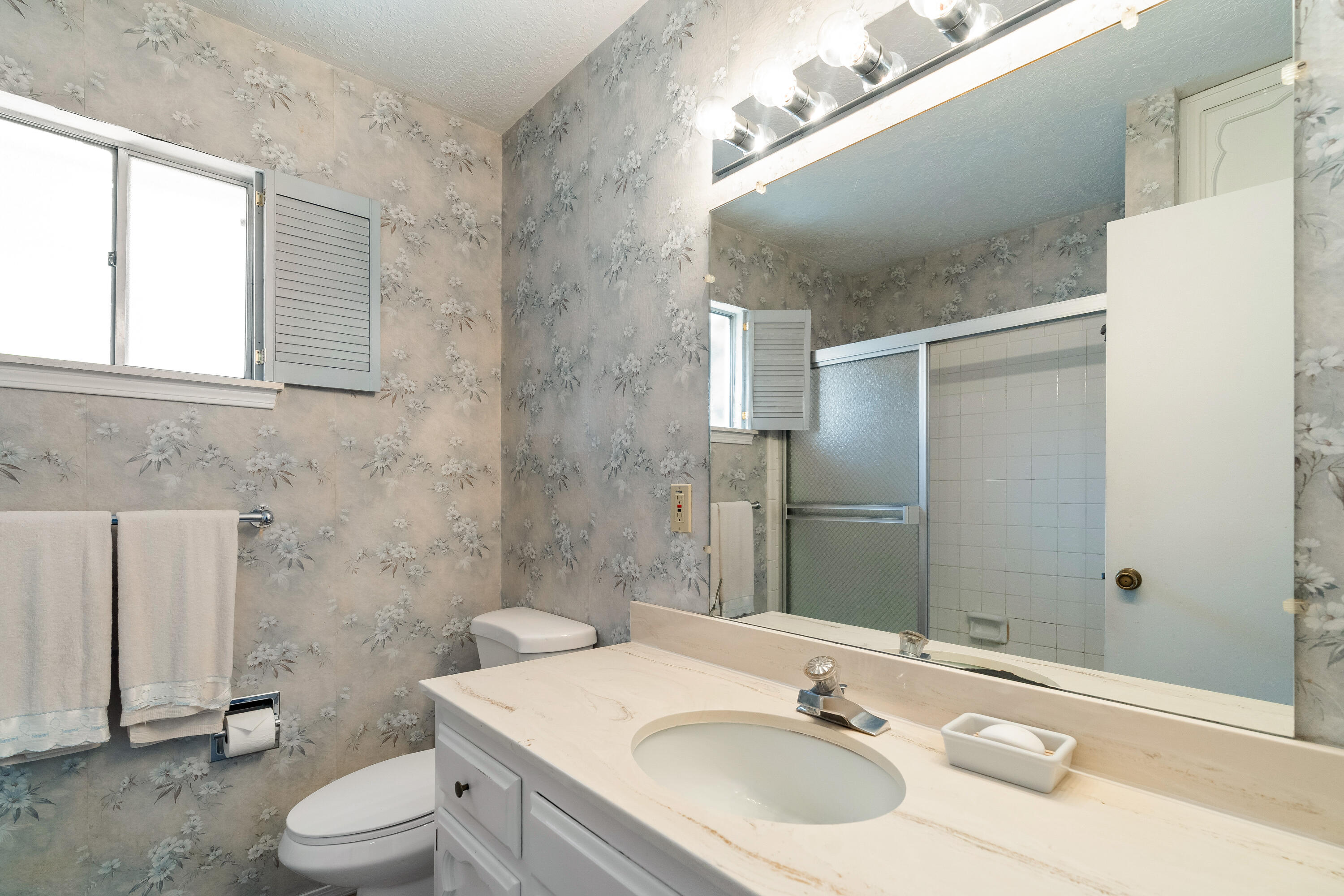 8130 AVENIDA LA PRESTINA NE