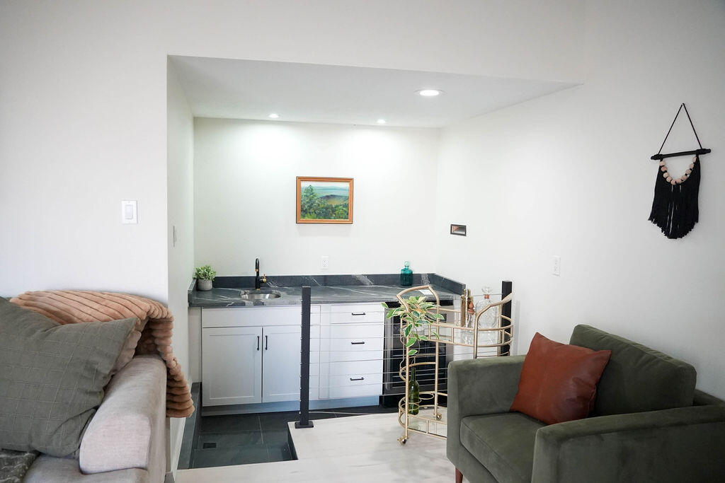 1701 MIRACERROS Place NE