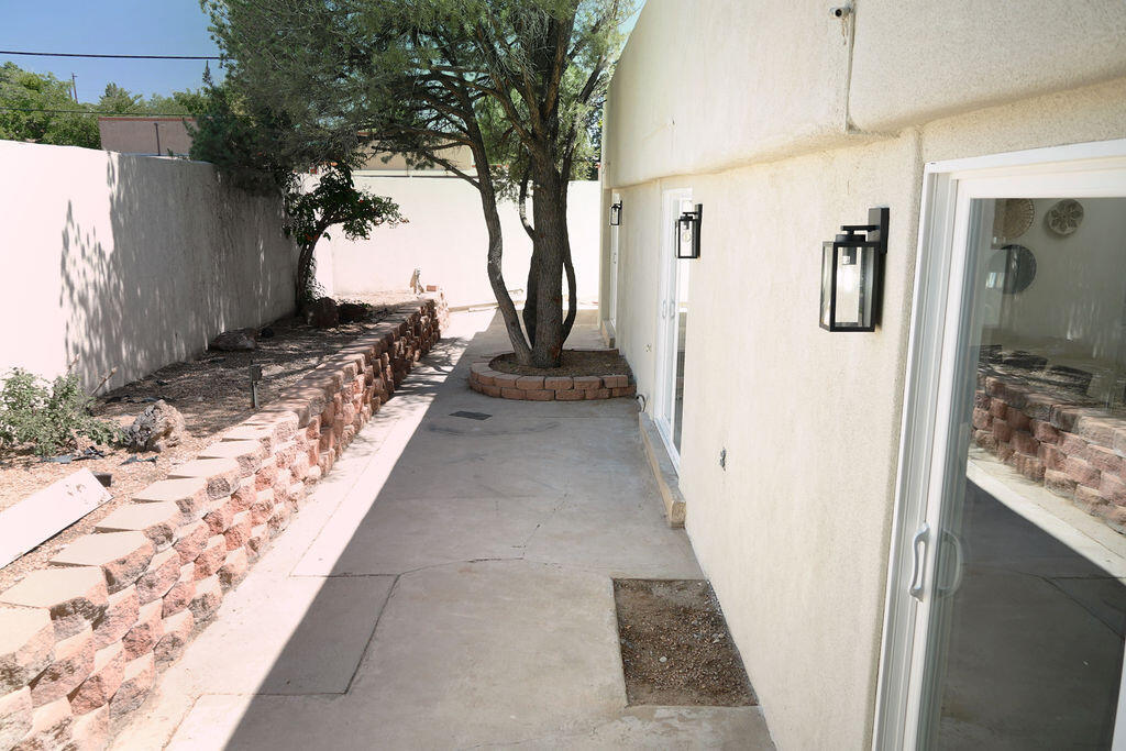 1701 MIRACERROS Place NE