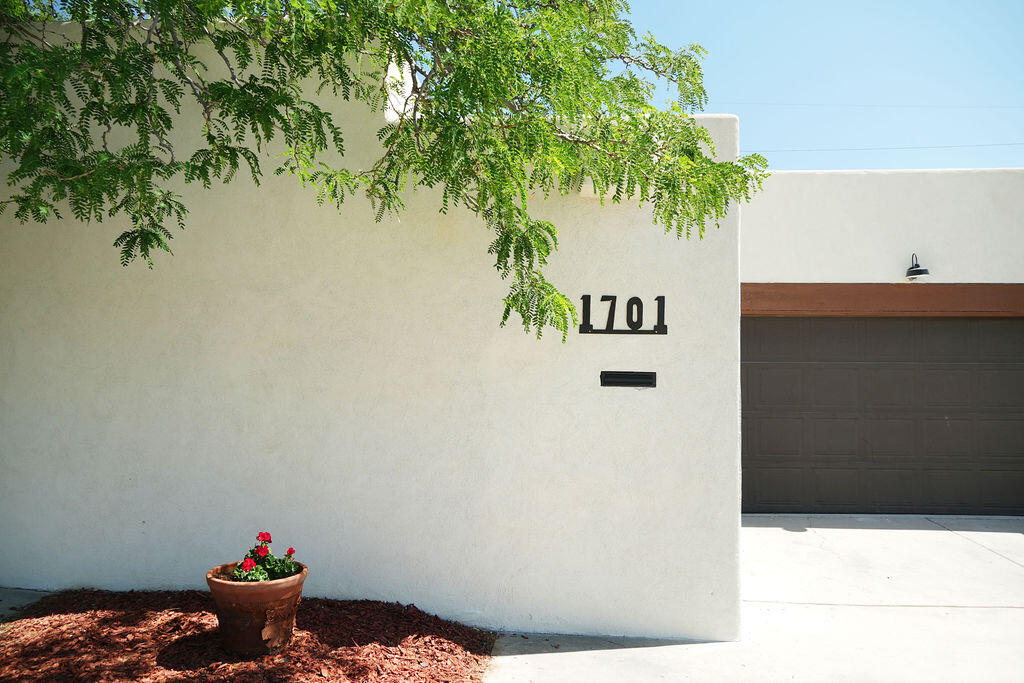 1701 MIRACERROS Place NE