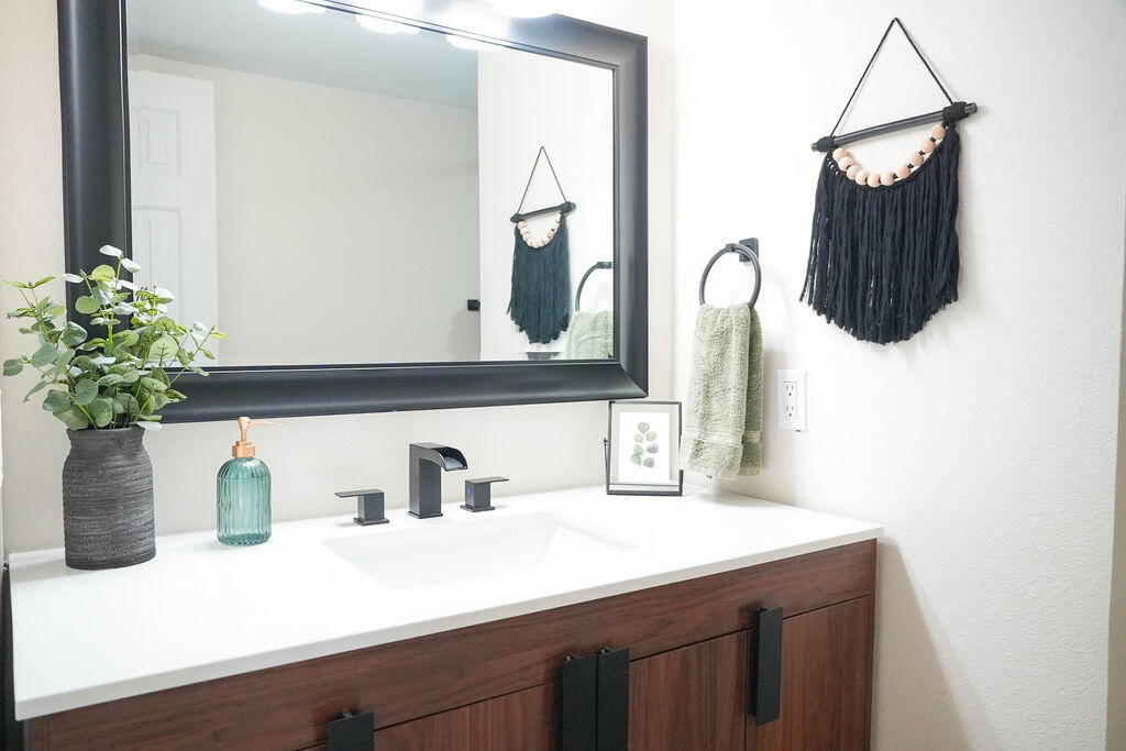 1701 MIRACERROS Place NE