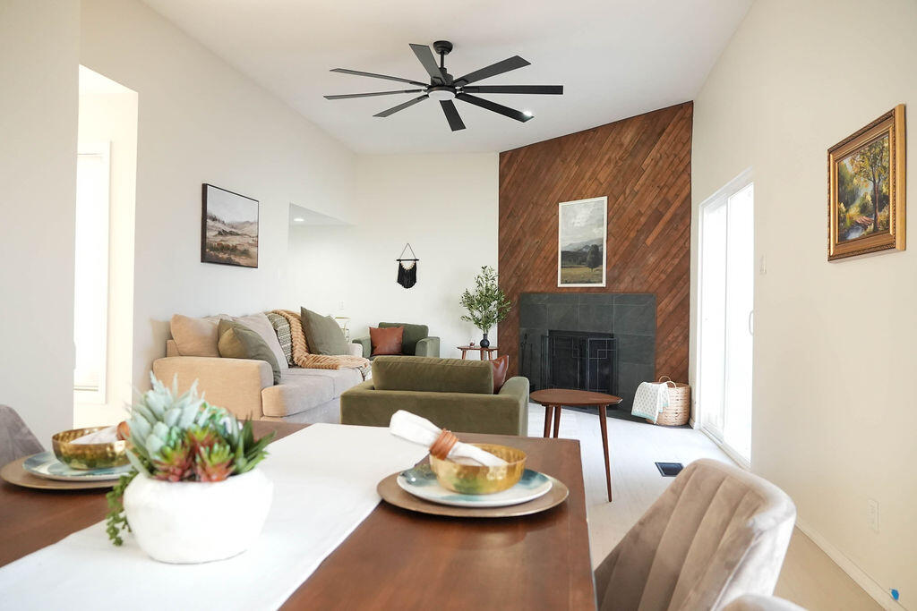 1701 MIRACERROS Place NE