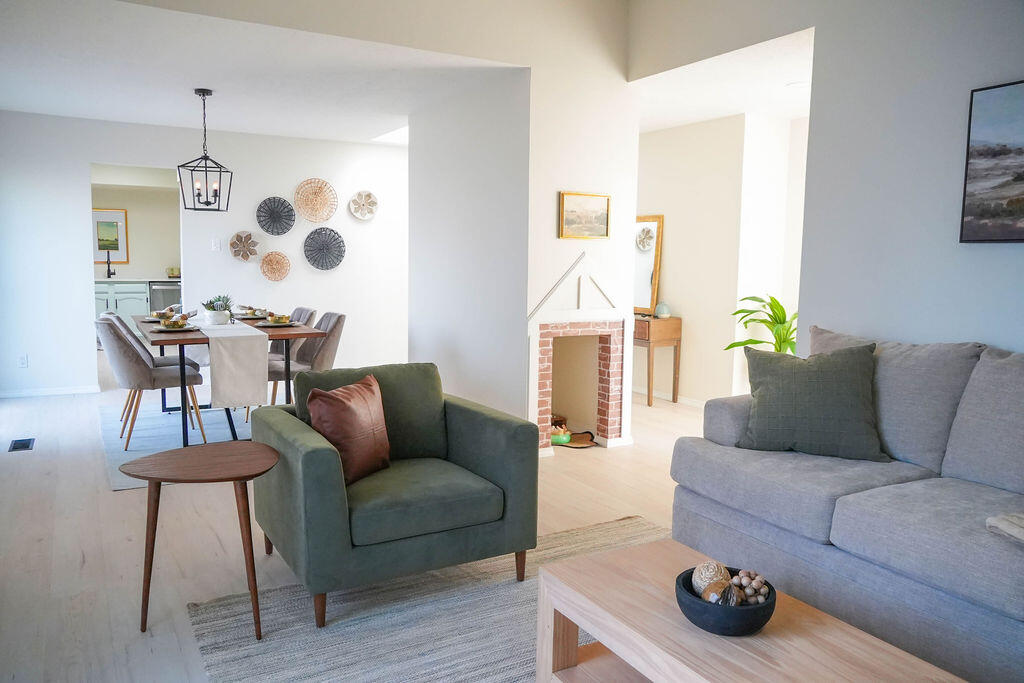 1701 MIRACERROS Place NE