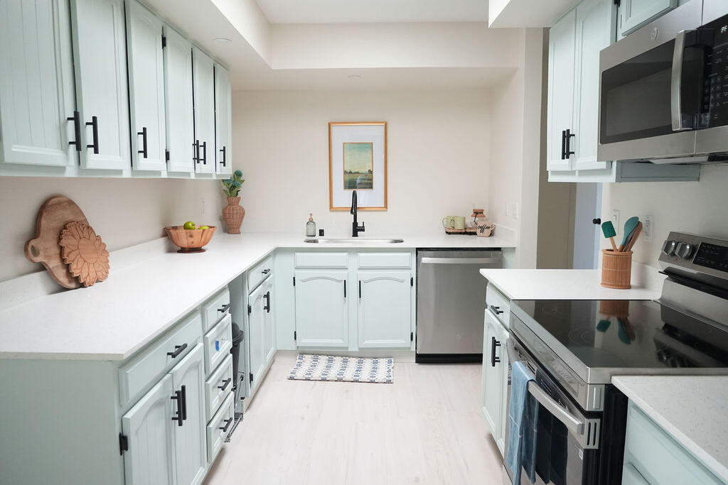 1701 MIRACERROS Place NE