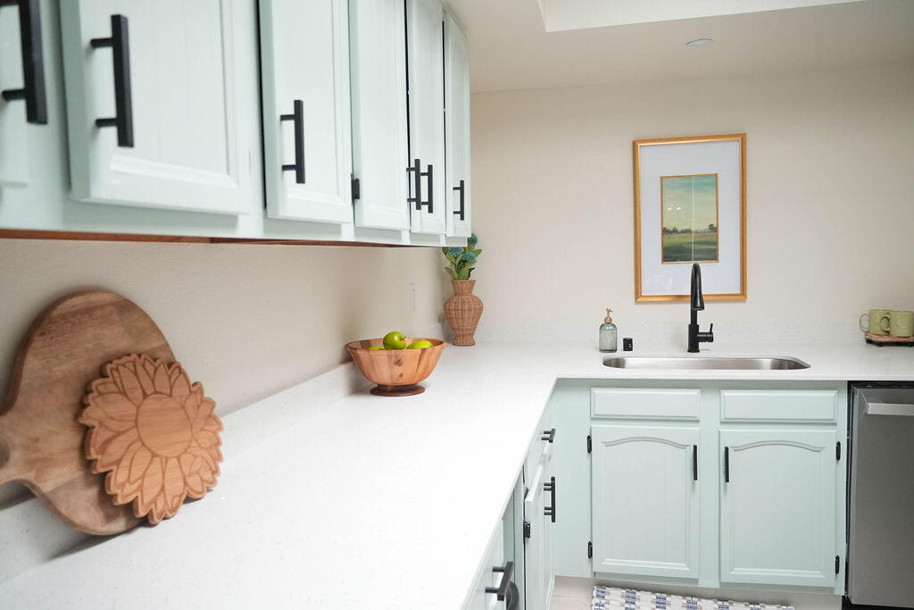 1701 MIRACERROS Place NE