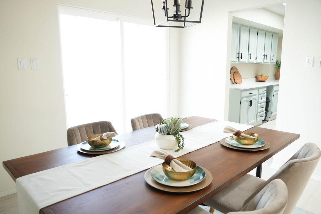 1701 MIRACERROS Place NE