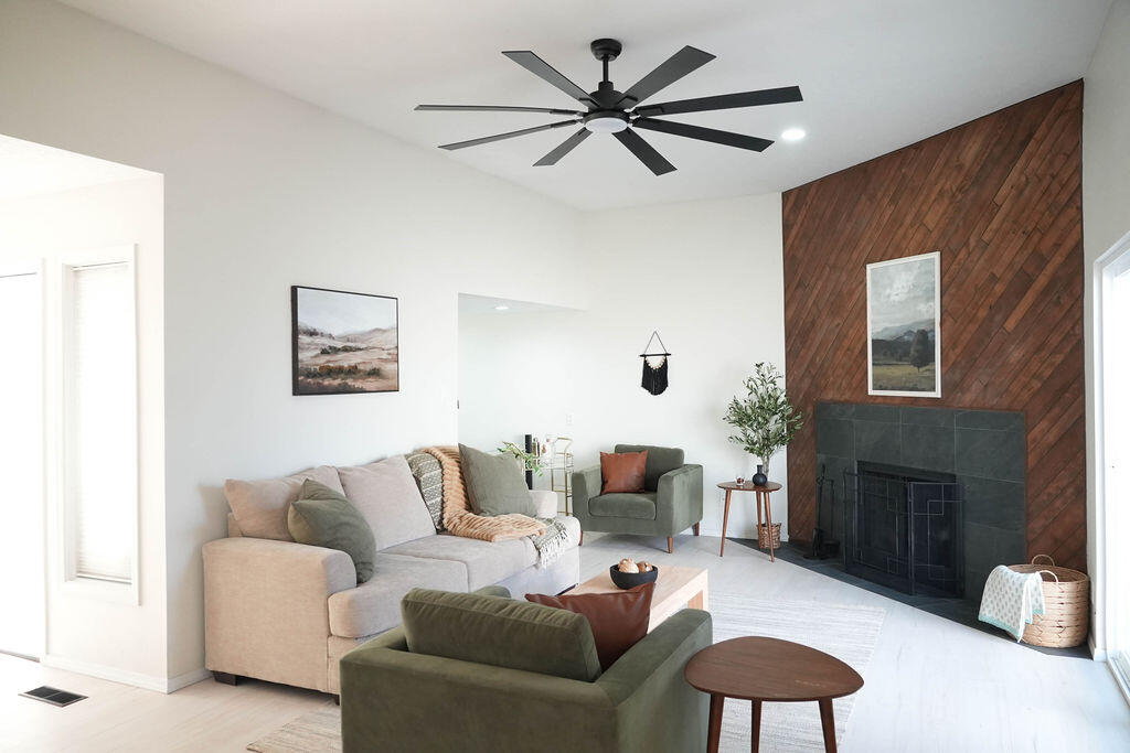 1701 MIRACERROS Place NE