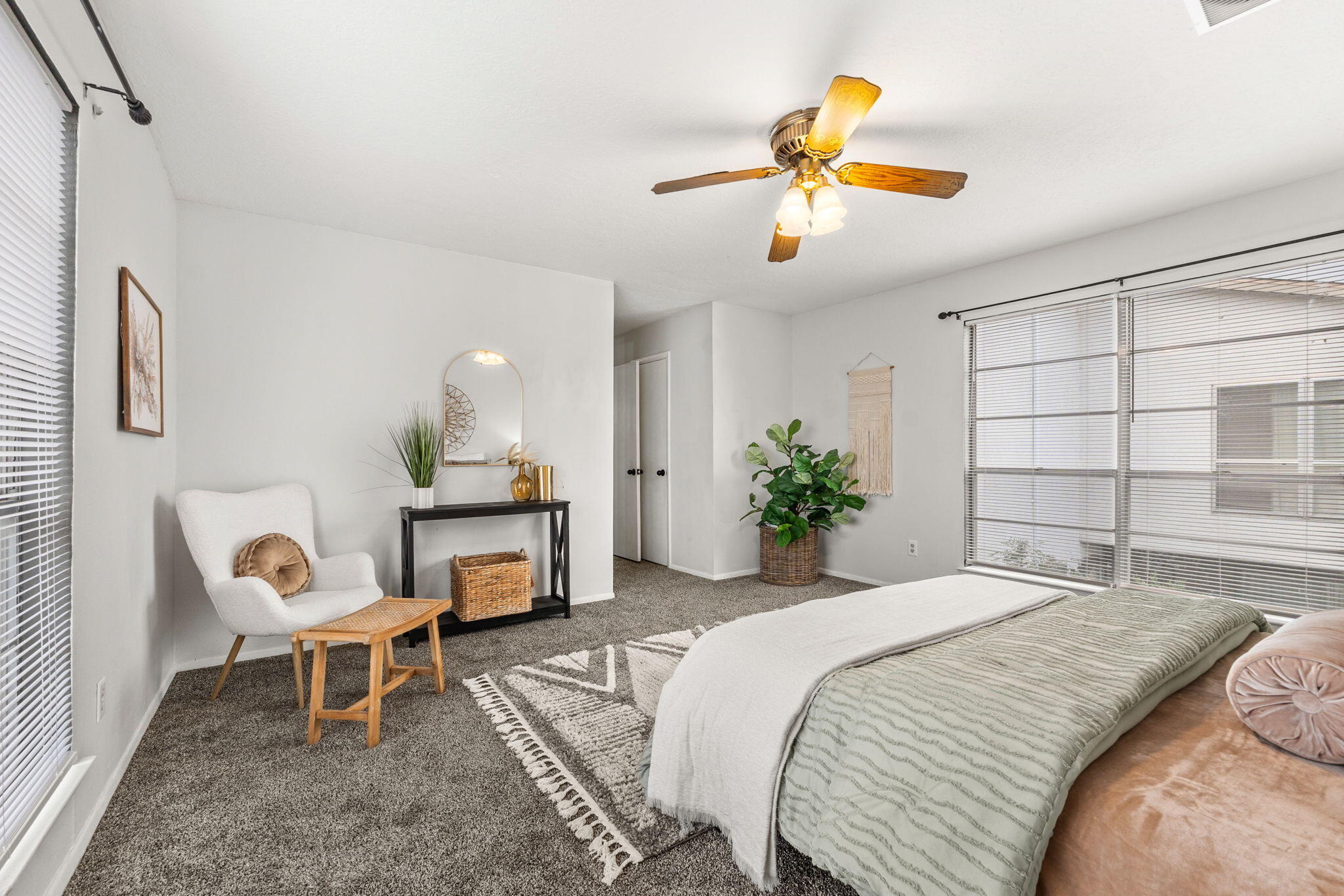 10548 MONTGOMERY Boulevard NE