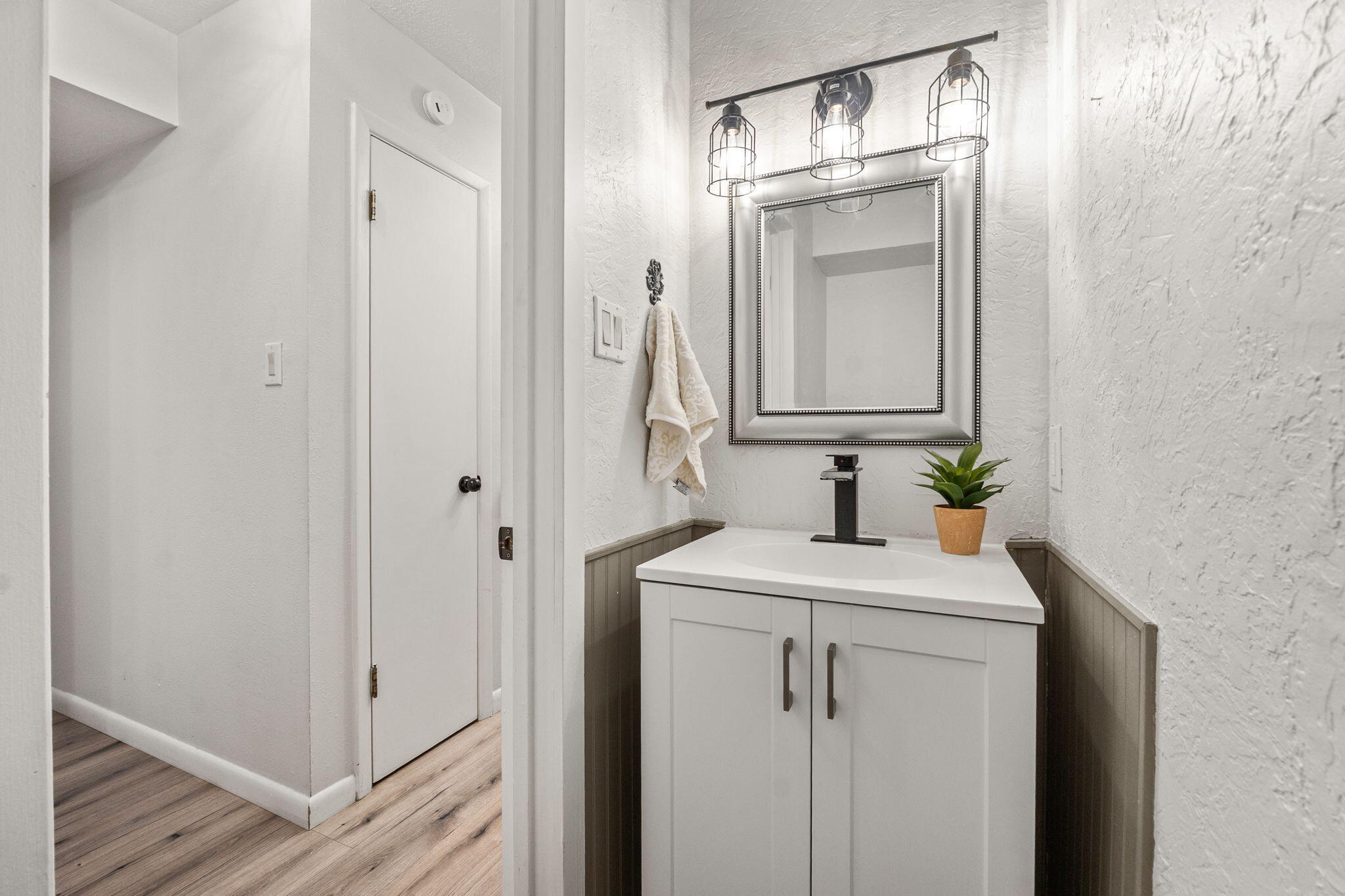 10548 MONTGOMERY Boulevard NE