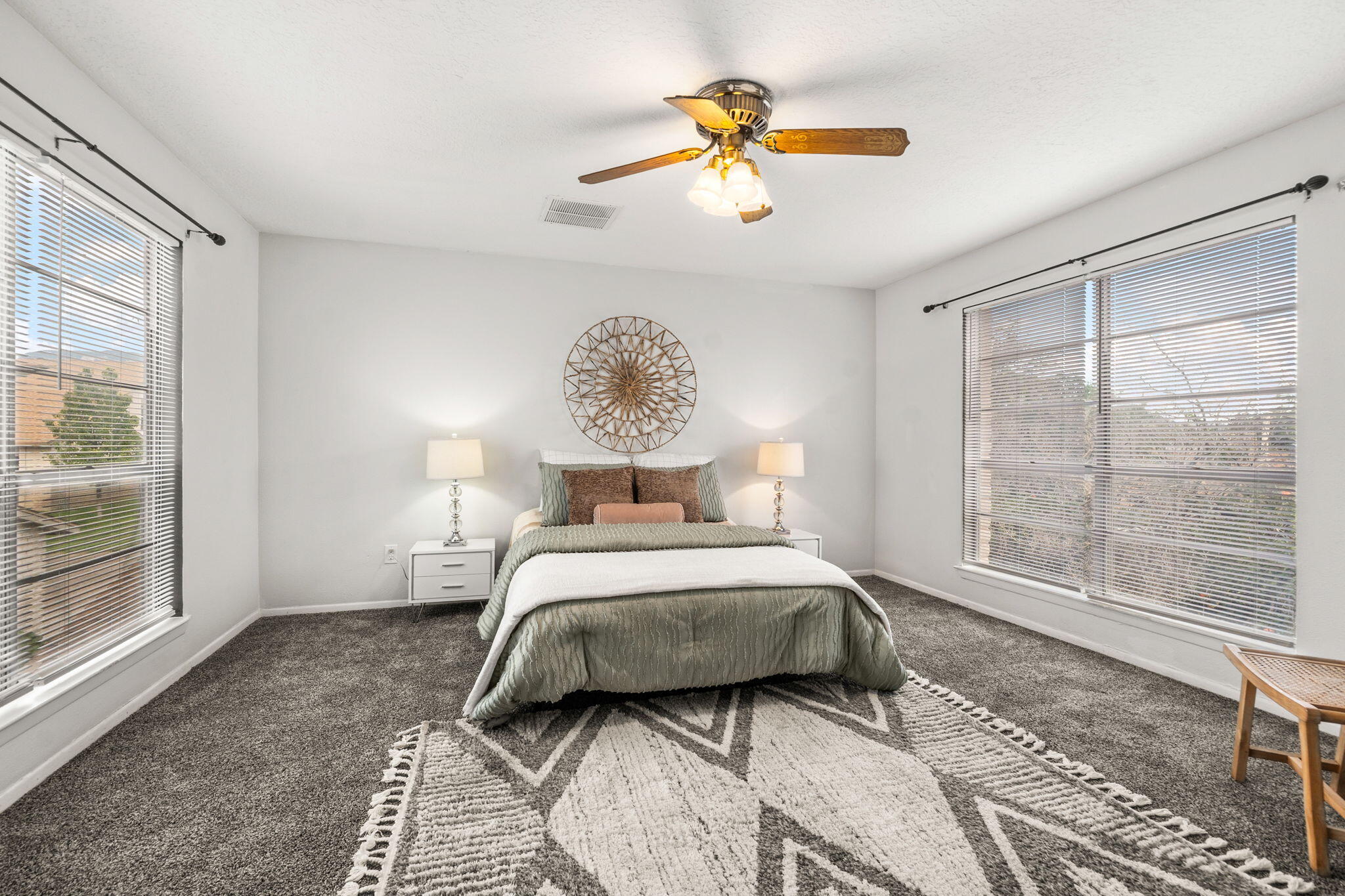 10548 MONTGOMERY Boulevard NE