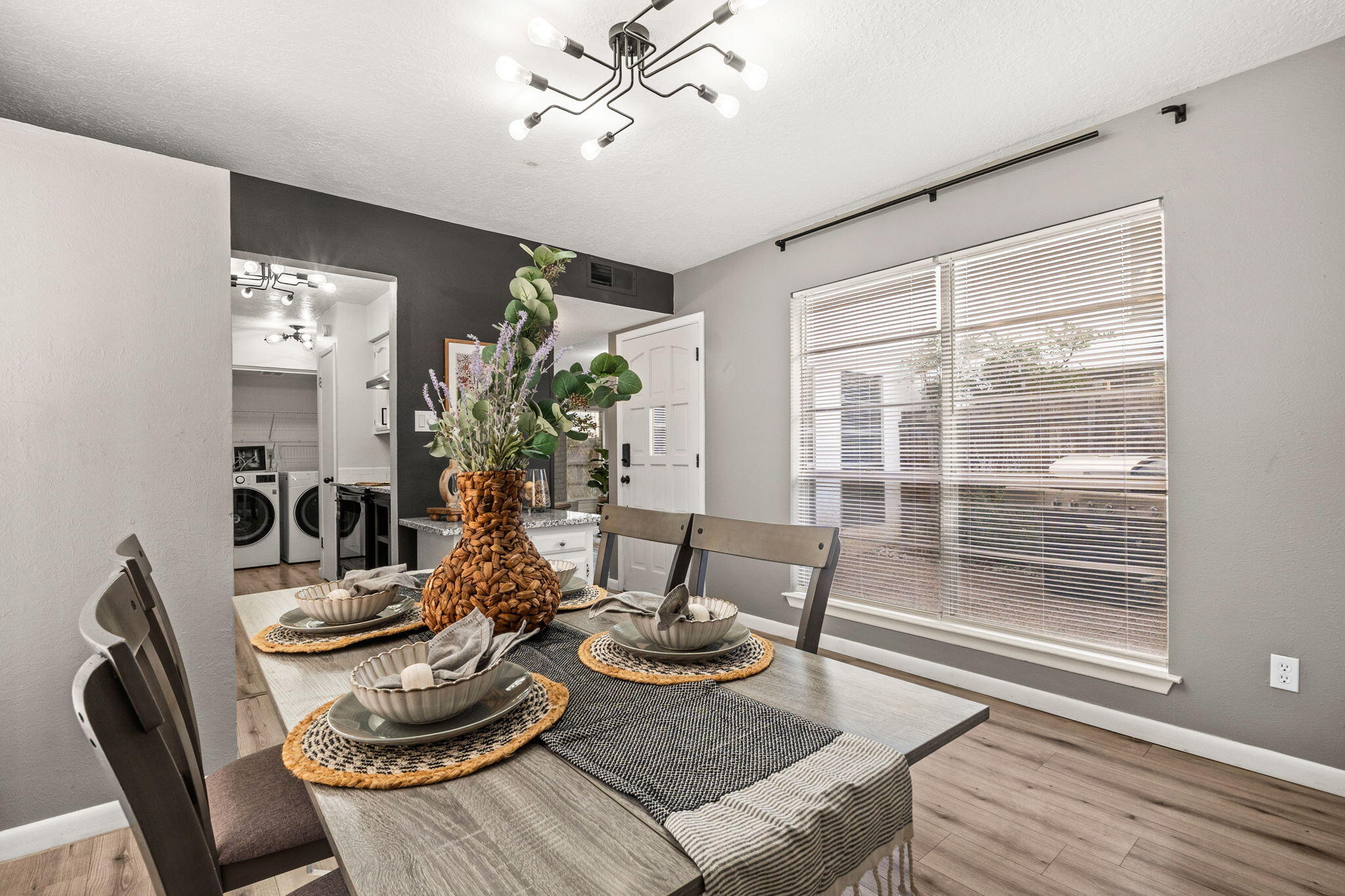 10548 MONTGOMERY Boulevard NE