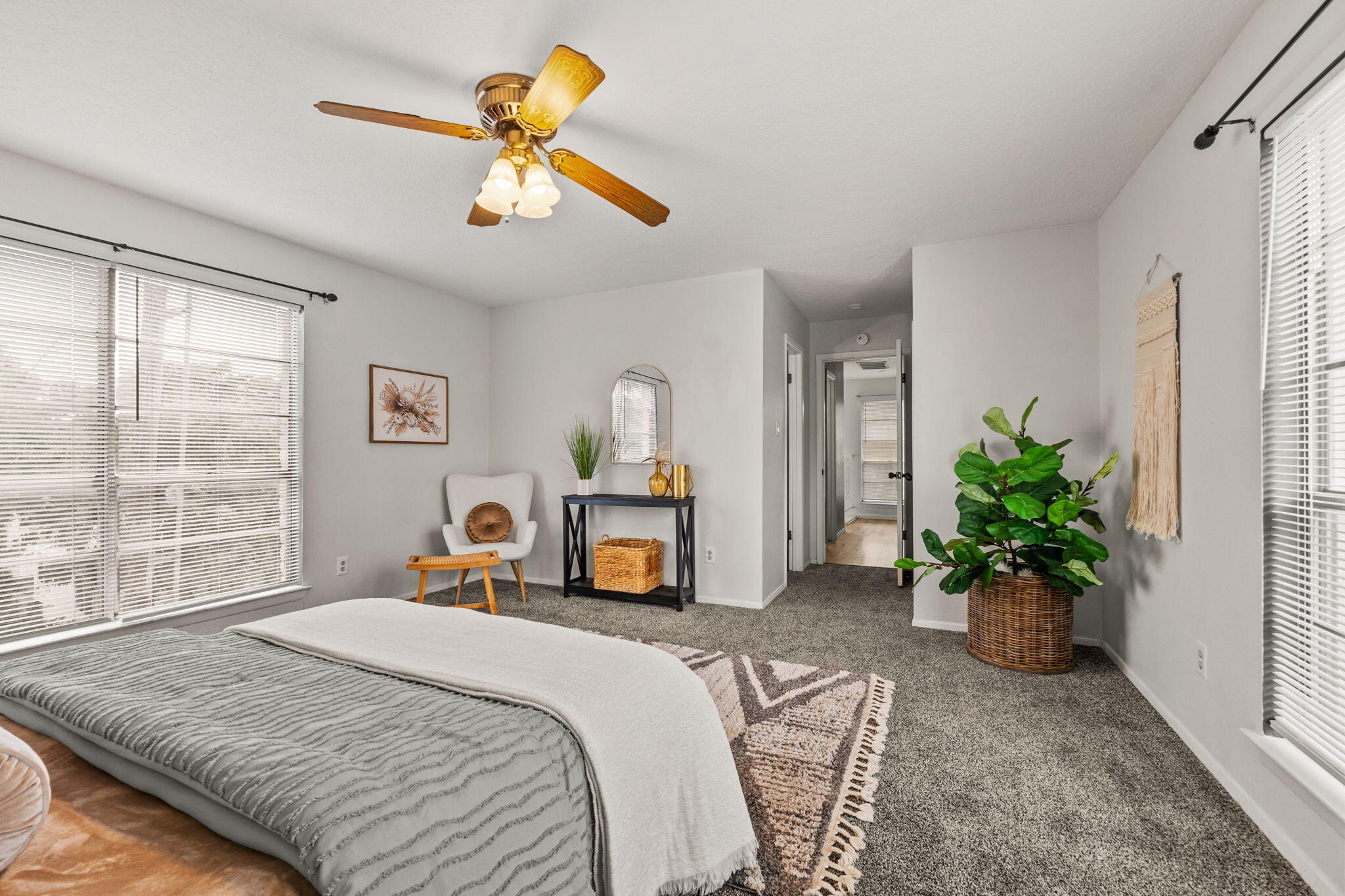 10548 MONTGOMERY Boulevard NE