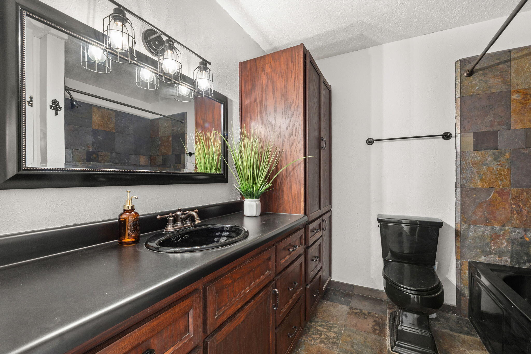 10548 MONTGOMERY Boulevard NE