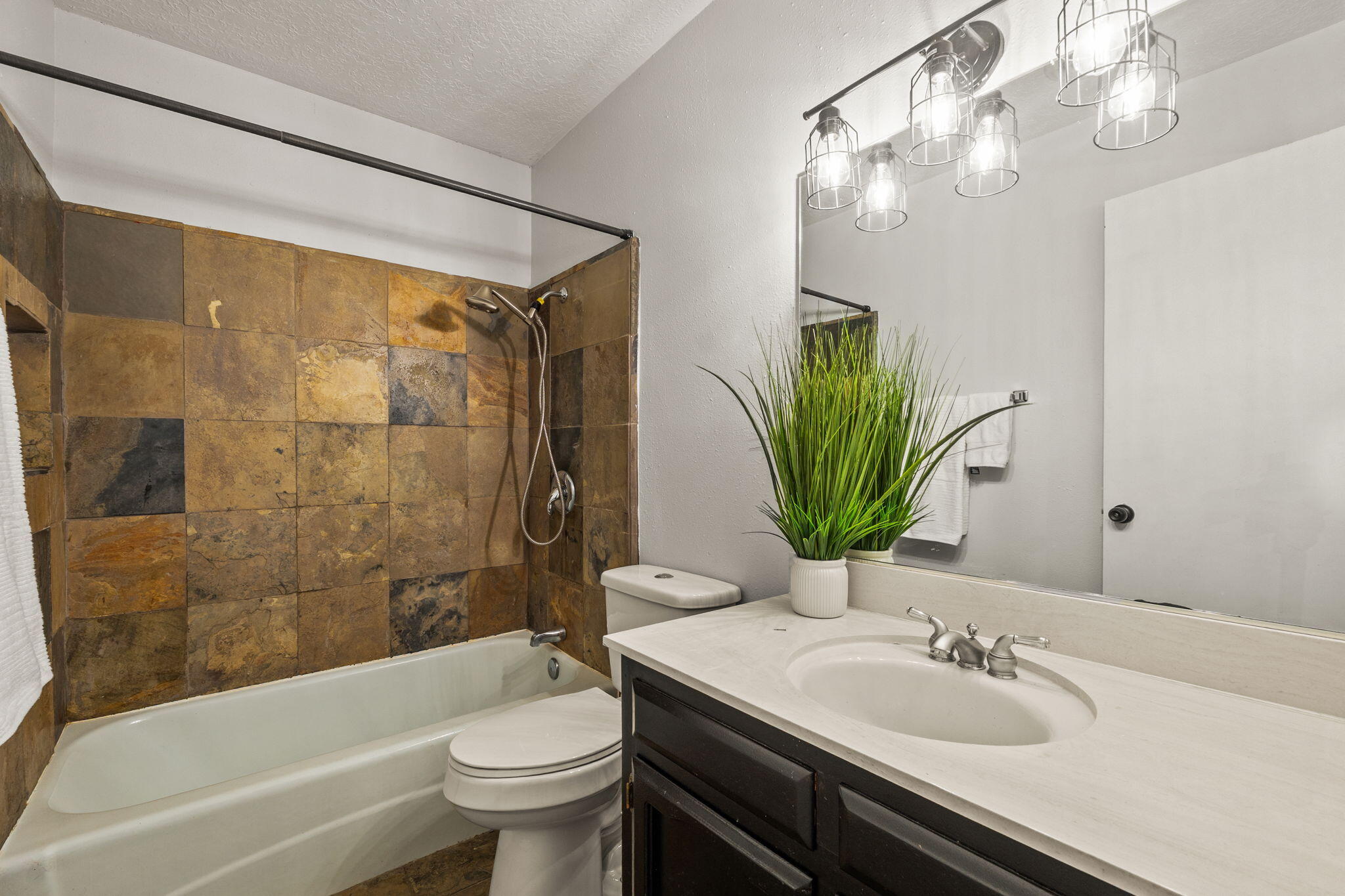 10548 MONTGOMERY Boulevard NE