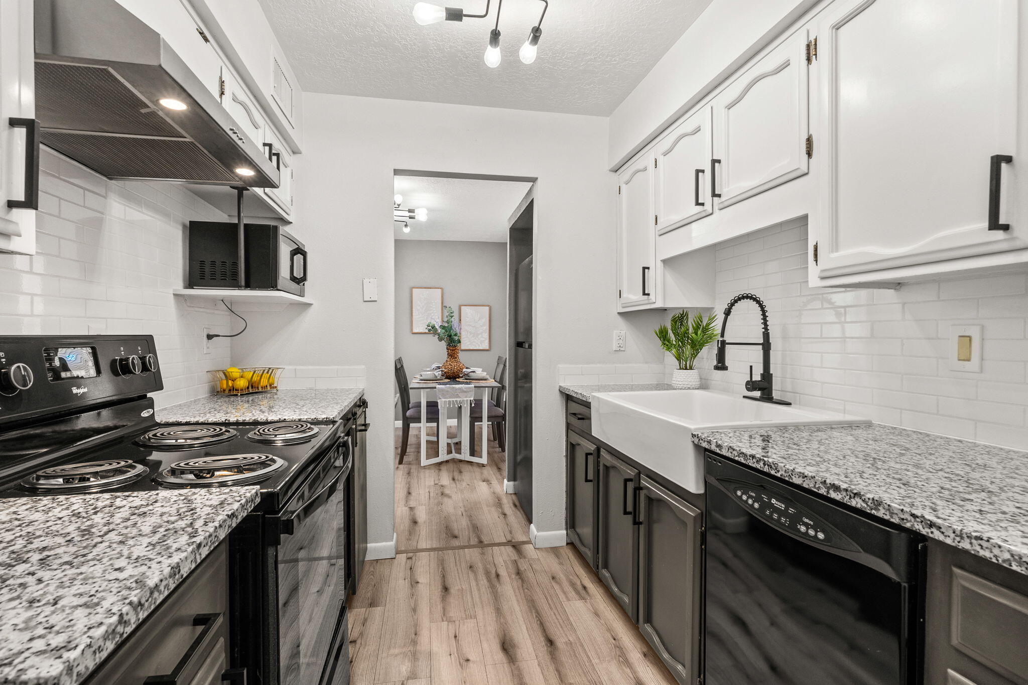 10548 MONTGOMERY Boulevard NE