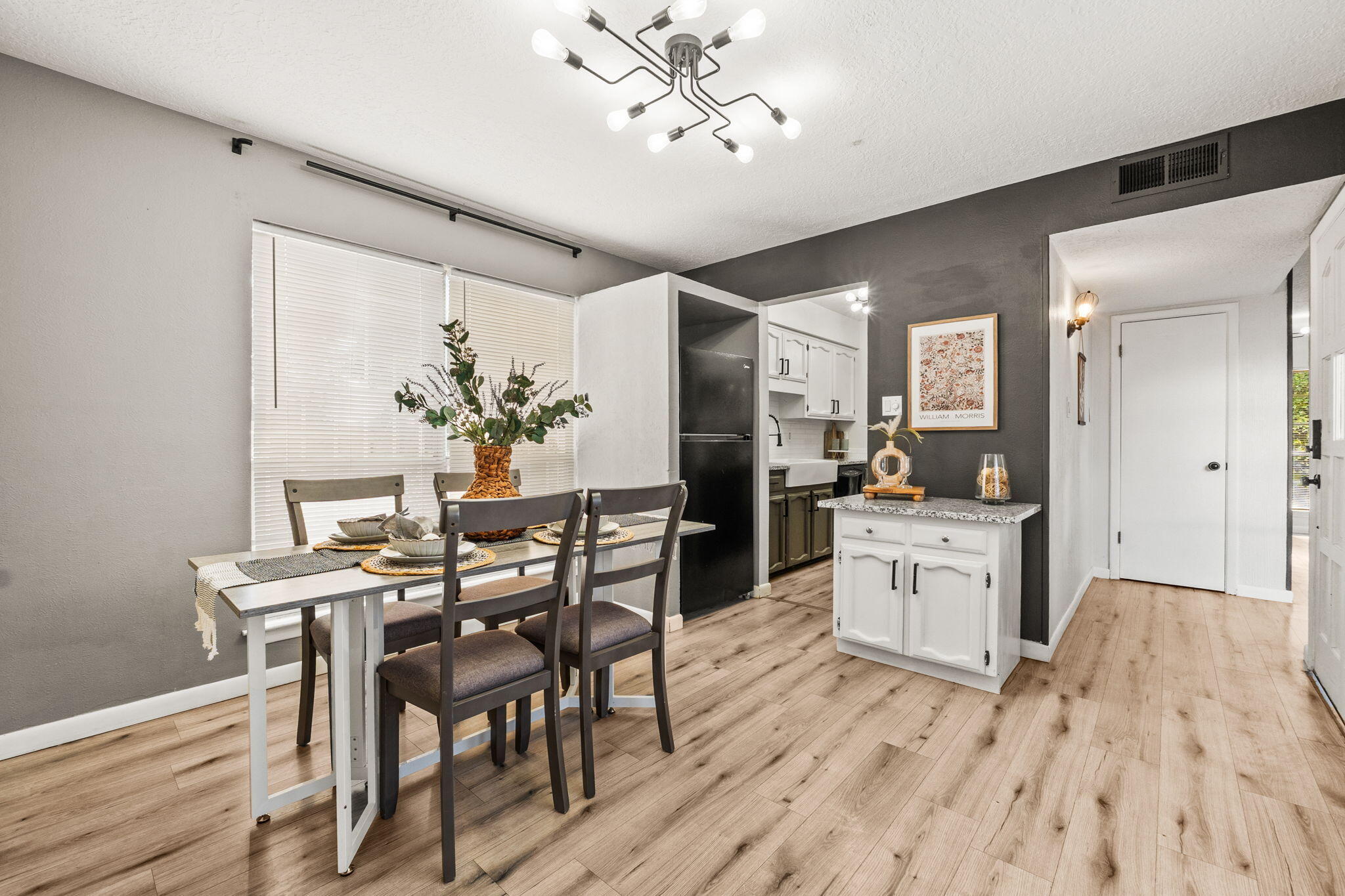 10548 MONTGOMERY Boulevard NE