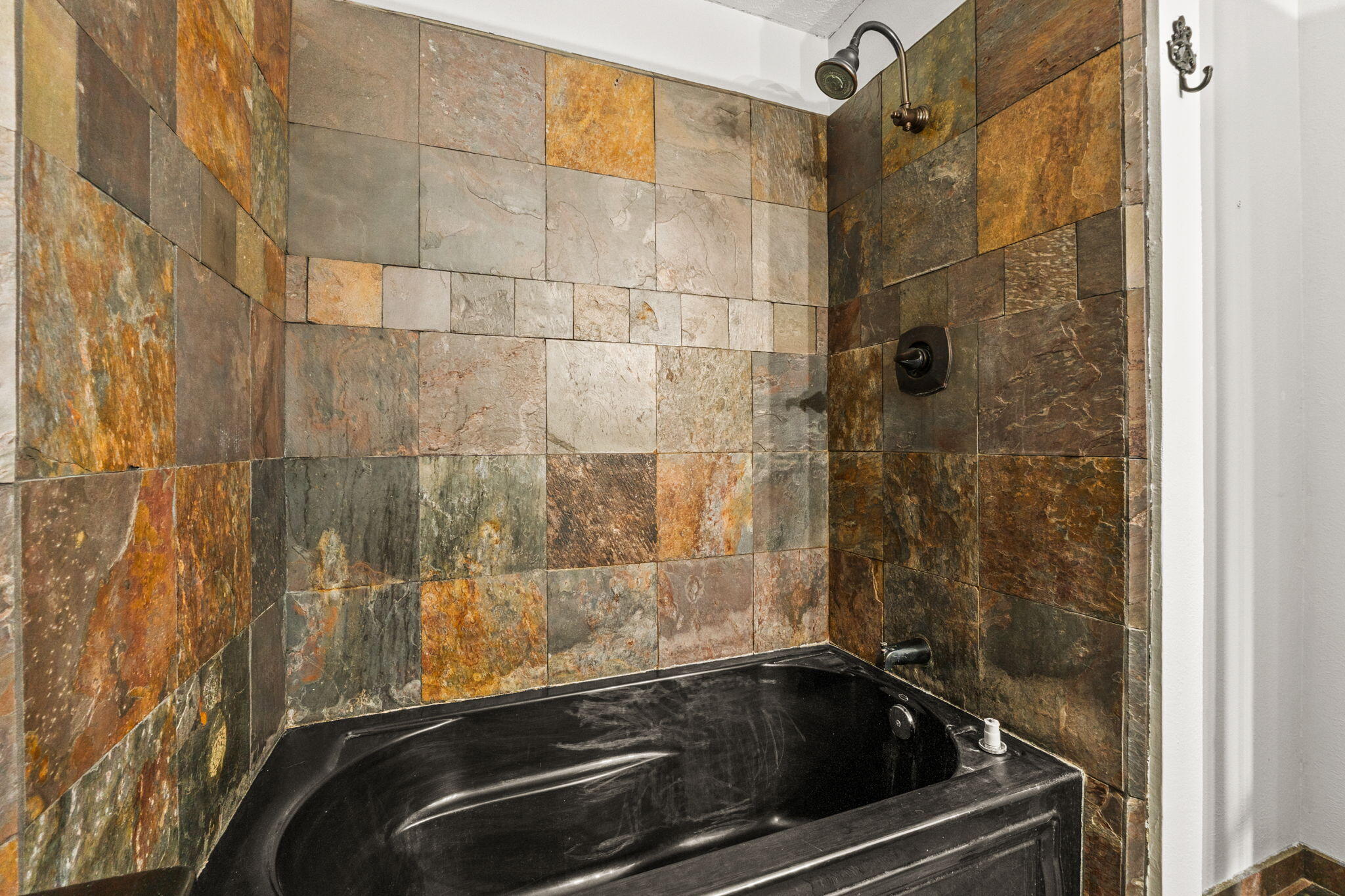 10548 MONTGOMERY Boulevard NE