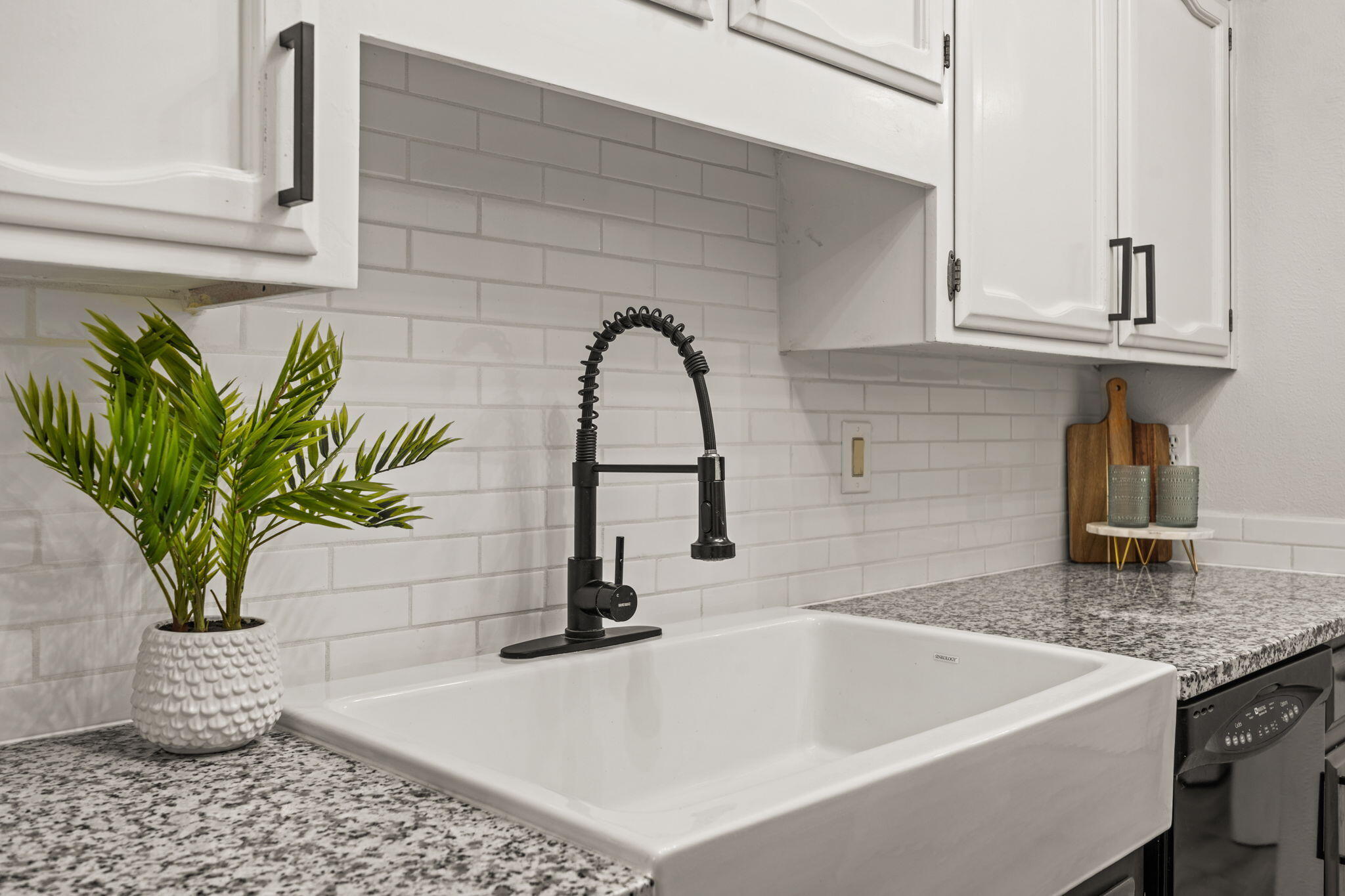 10548 MONTGOMERY Boulevard NE