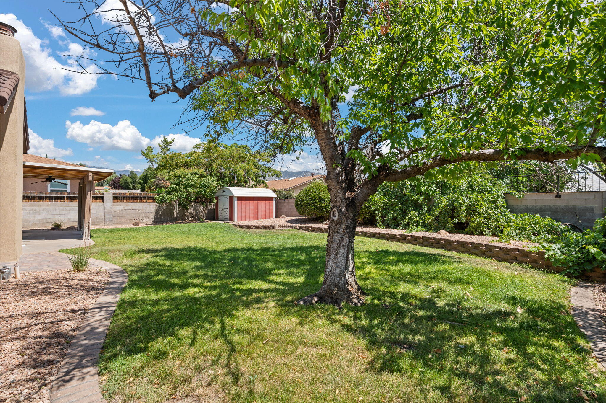 9424 AVENIDA DE LA LUNA NE