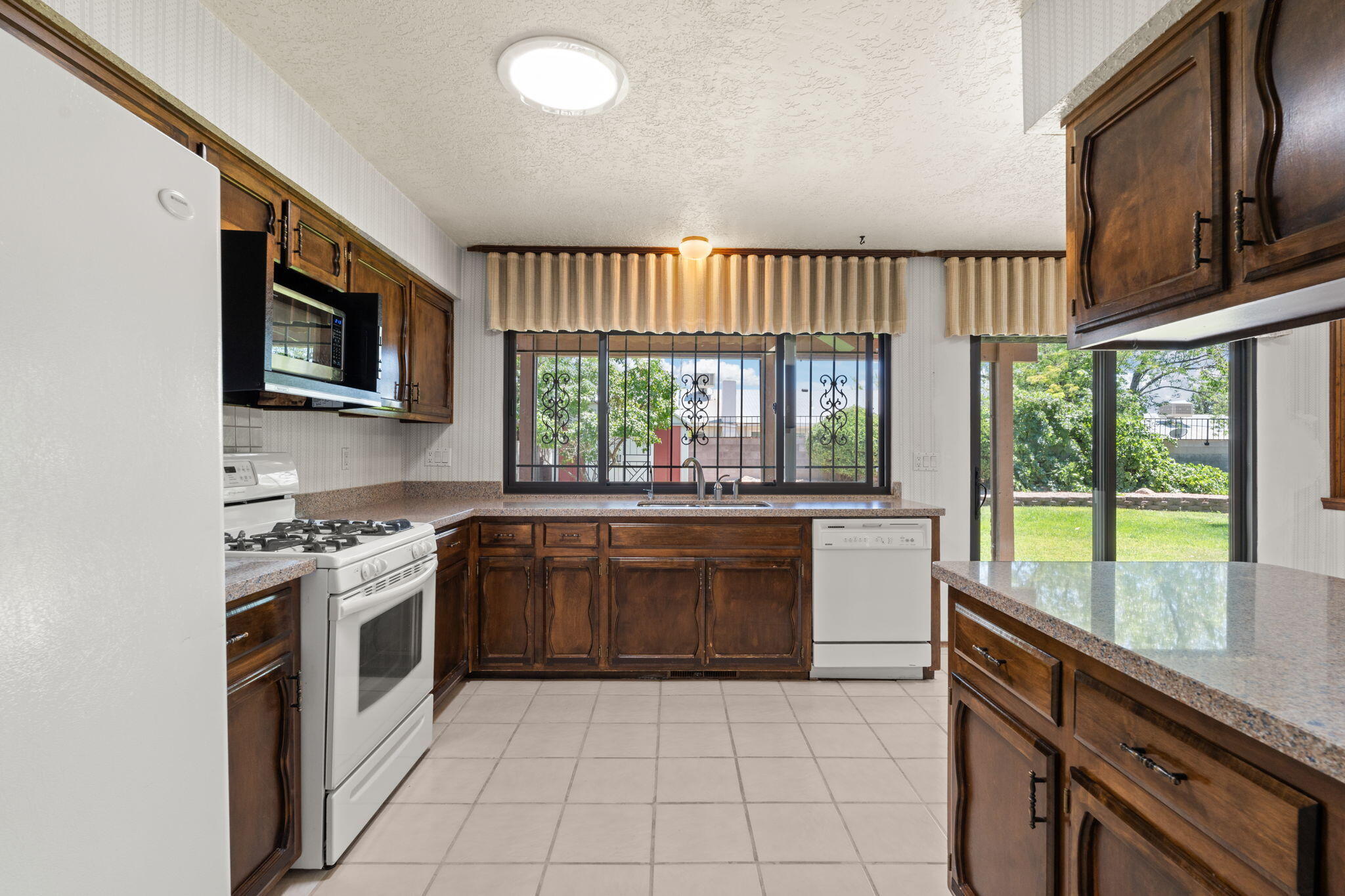 9424 AVENIDA DE LA LUNA NE