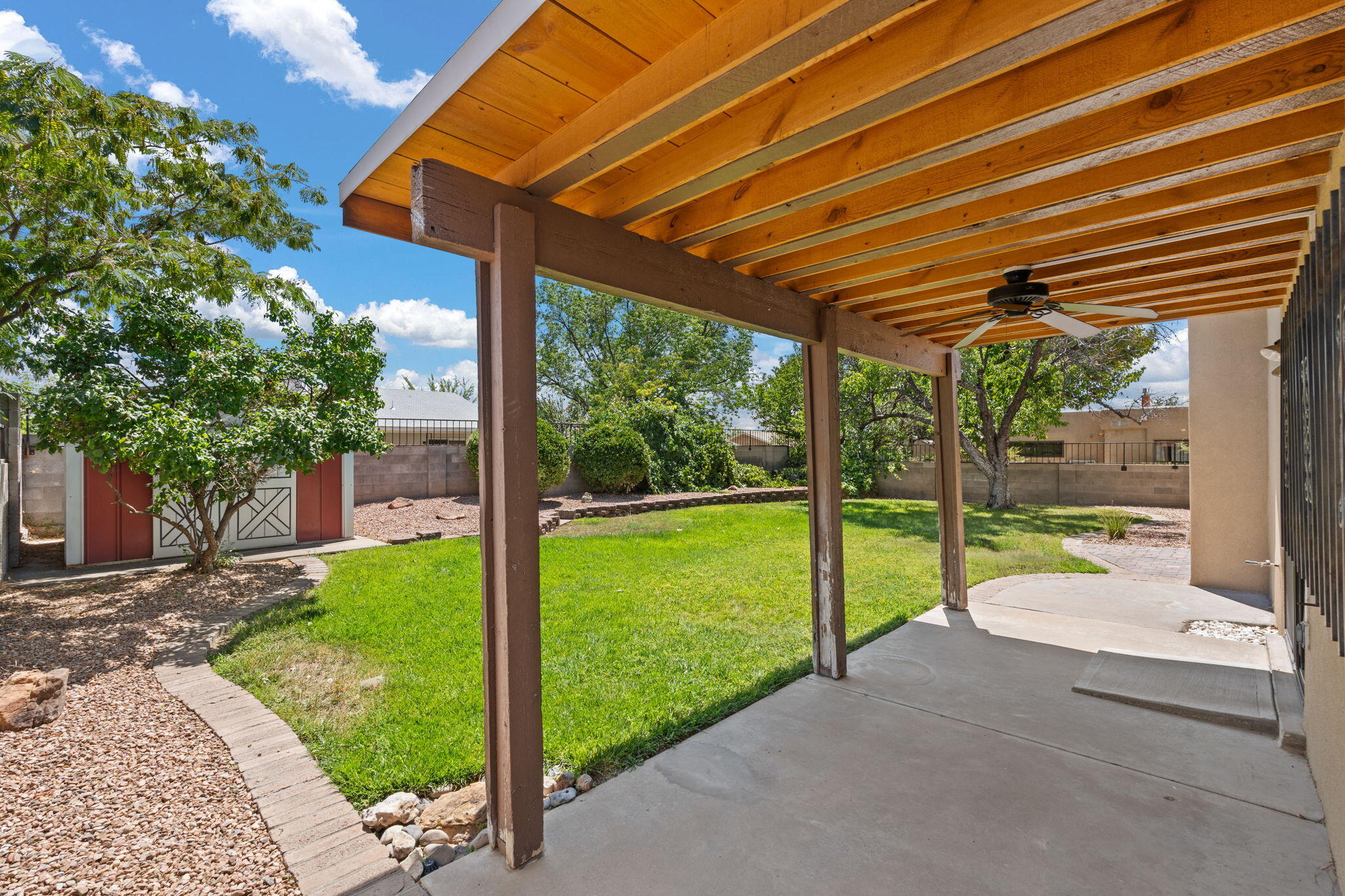 9424 AVENIDA DE LA LUNA NE