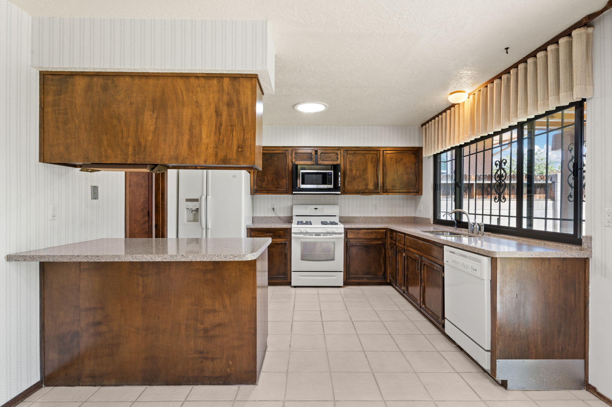 9424 AVENIDA DE LA LUNA NE