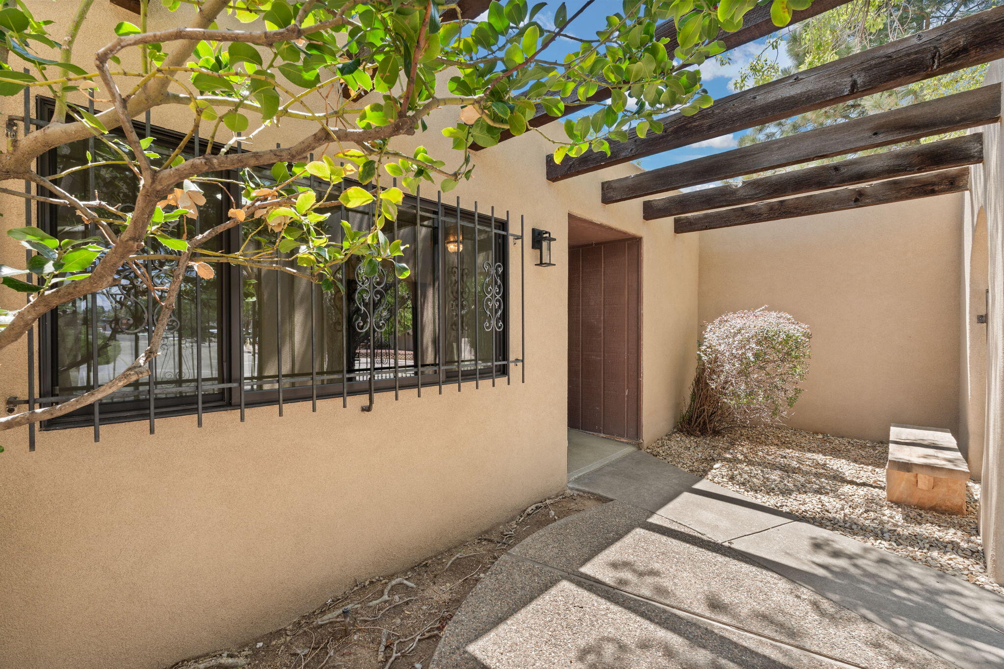 9424 AVENIDA DE LA LUNA NE