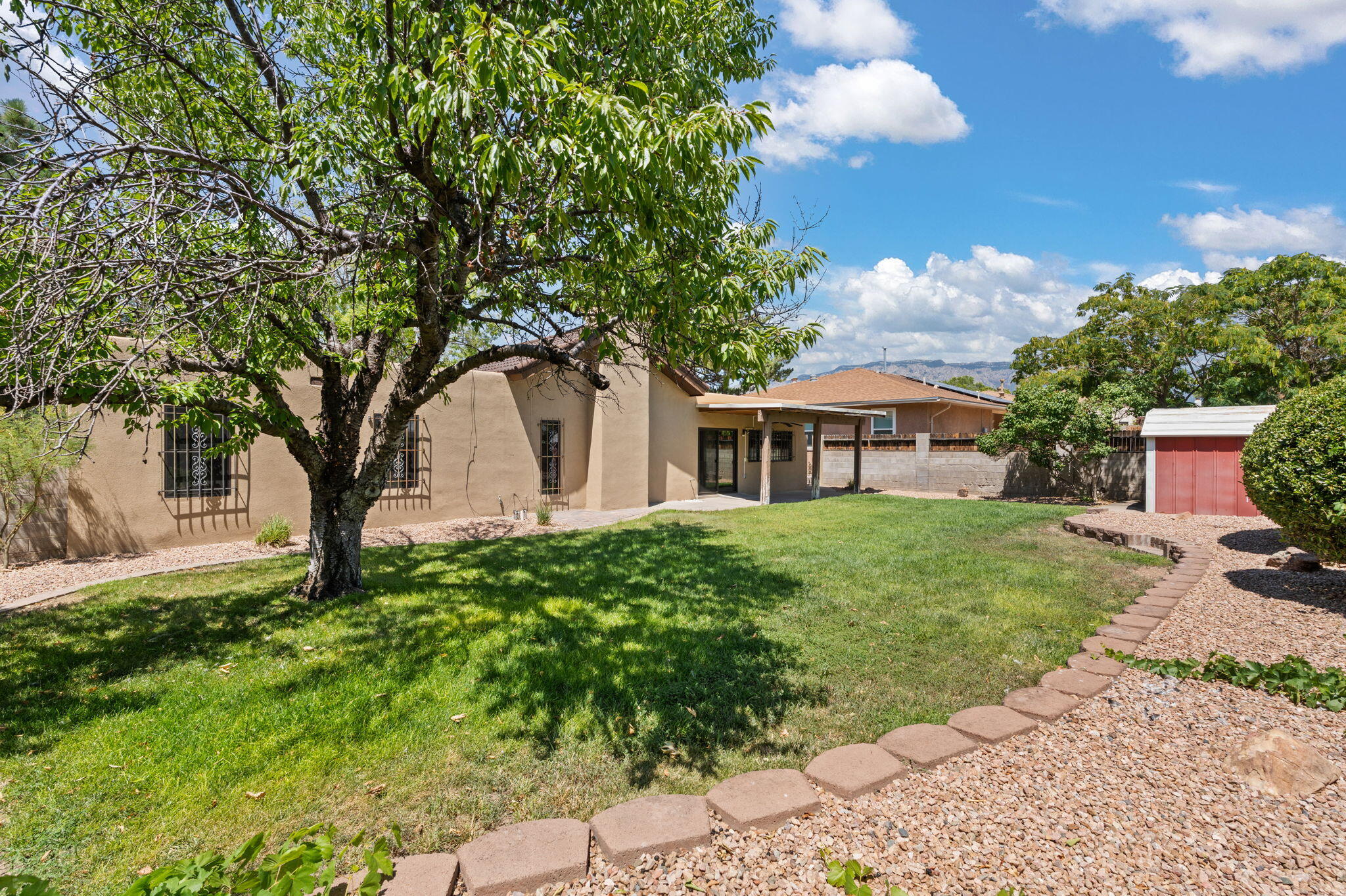 9424 AVENIDA DE LA LUNA NE