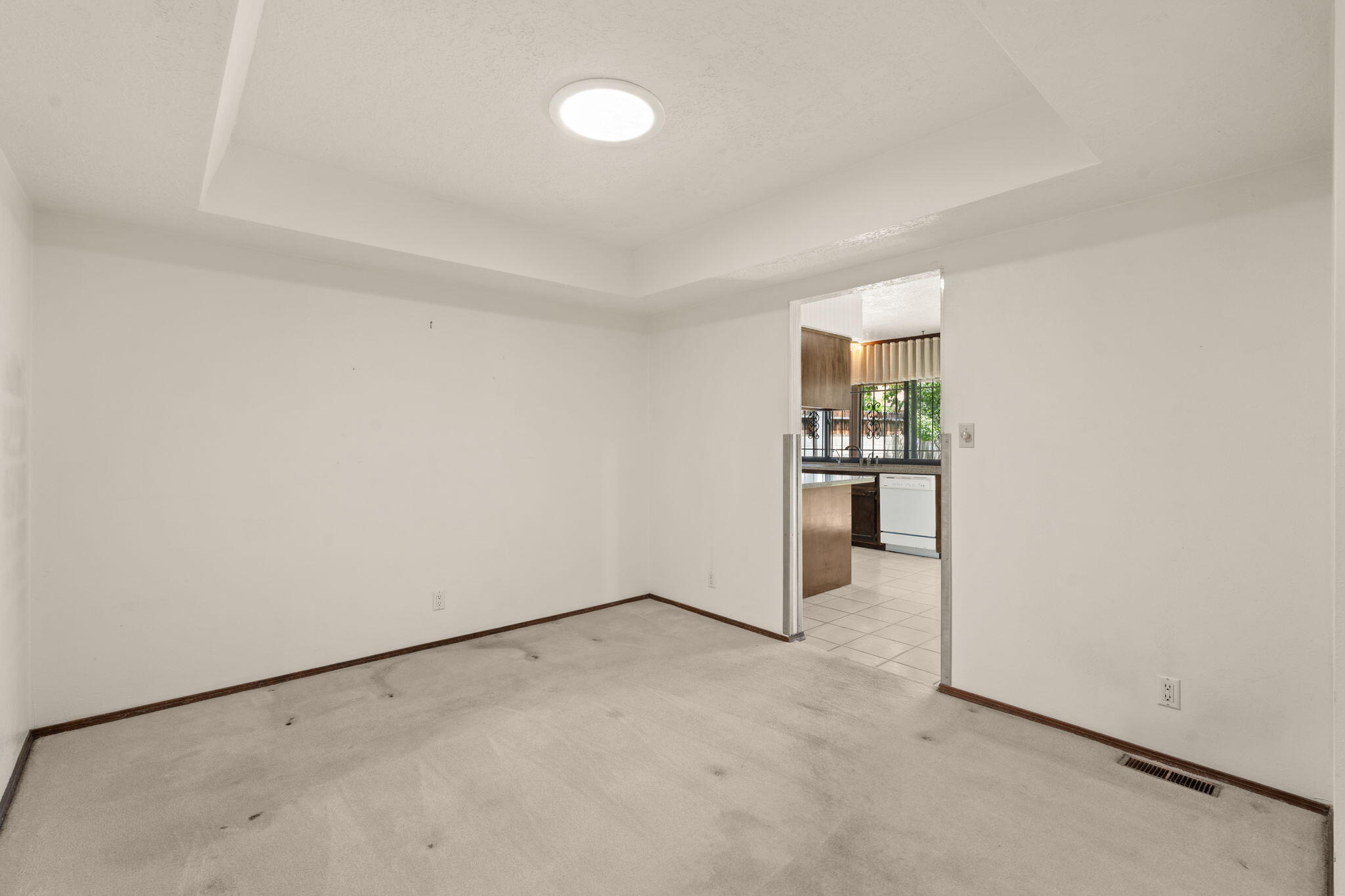 9424 AVENIDA DE LA LUNA NE