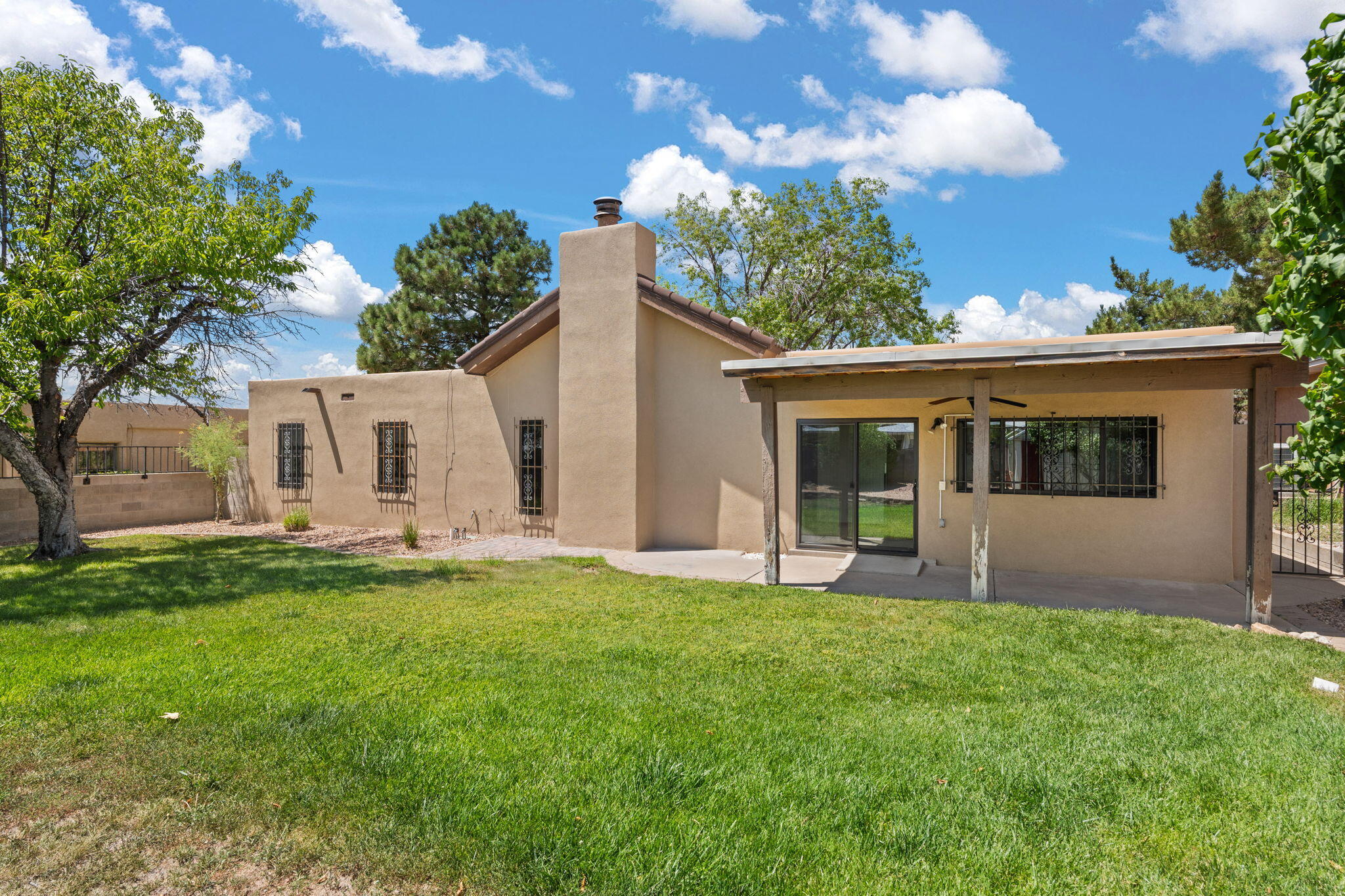 9424 AVENIDA DE LA LUNA NE