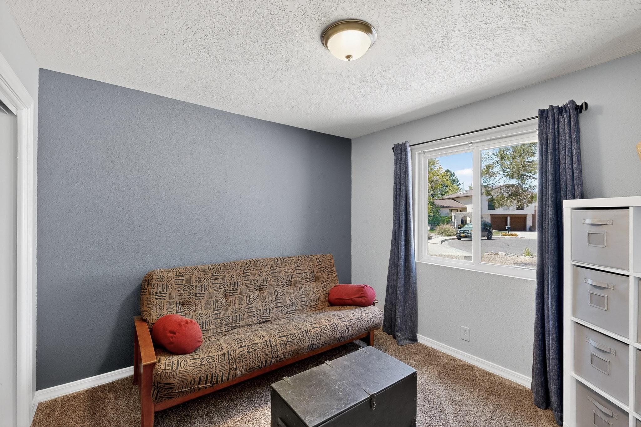 1602 HIAWATHA Drive NE