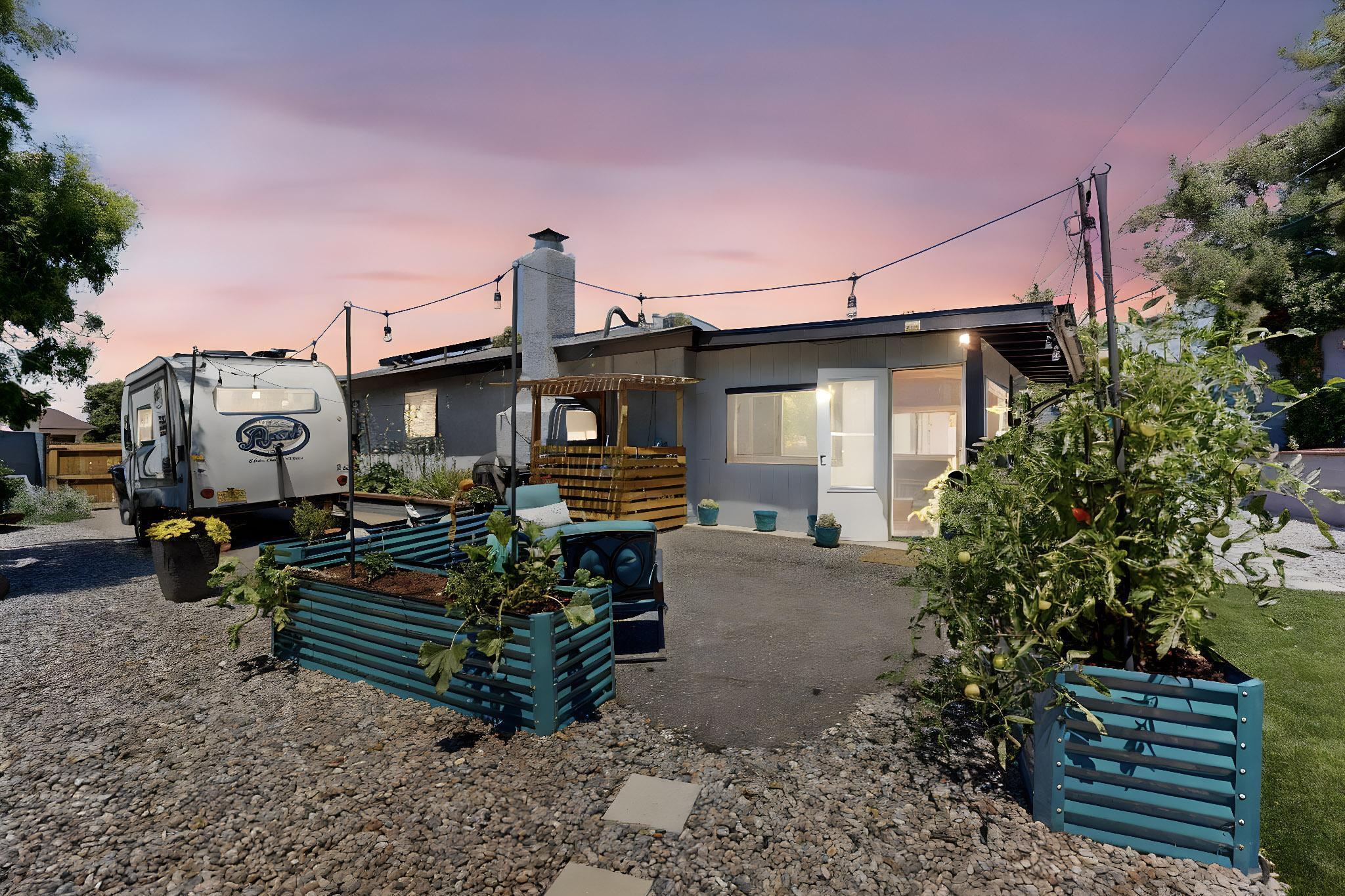 1602 HIAWATHA Drive NE