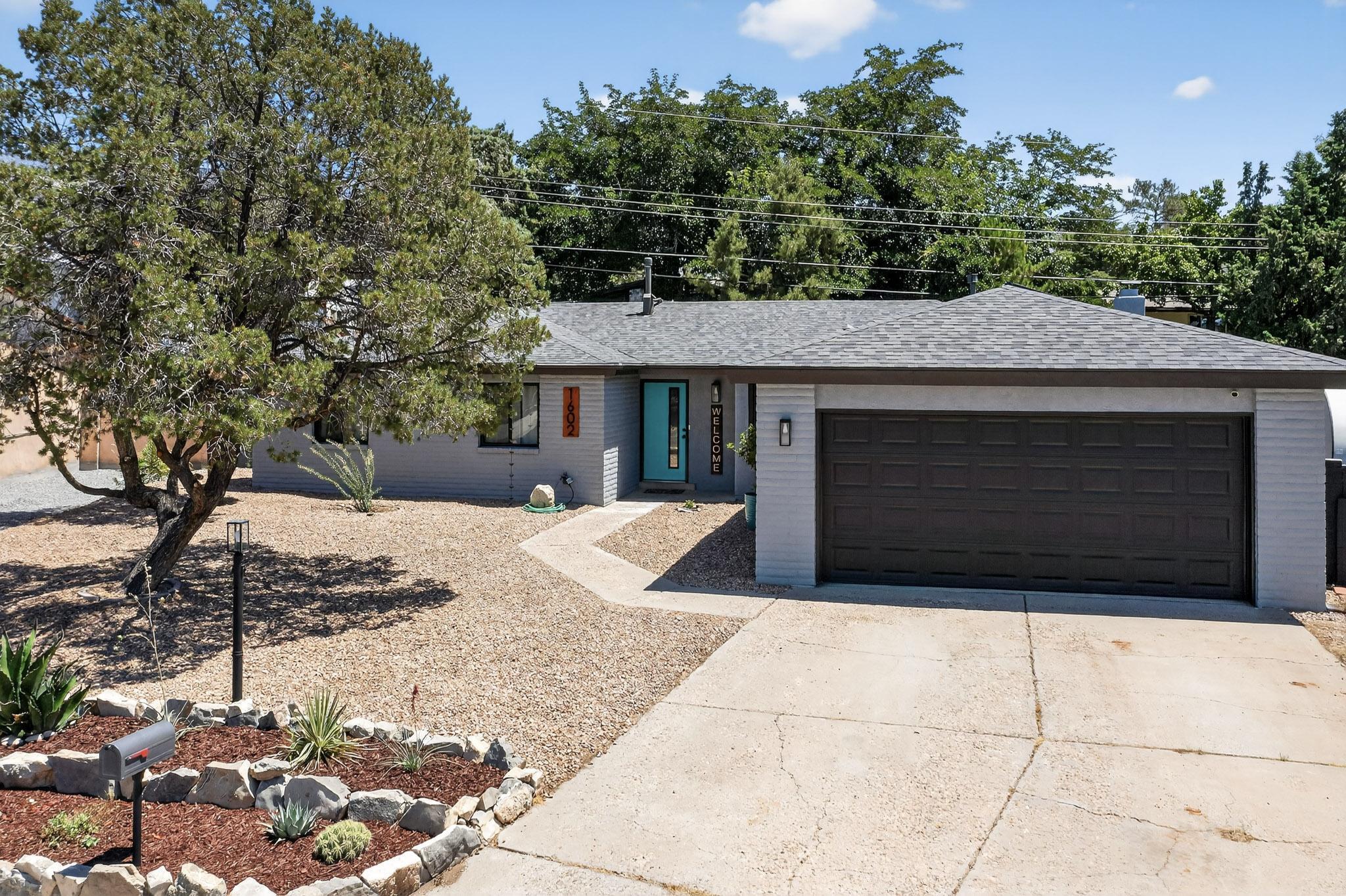 1602 HIAWATHA Drive NE