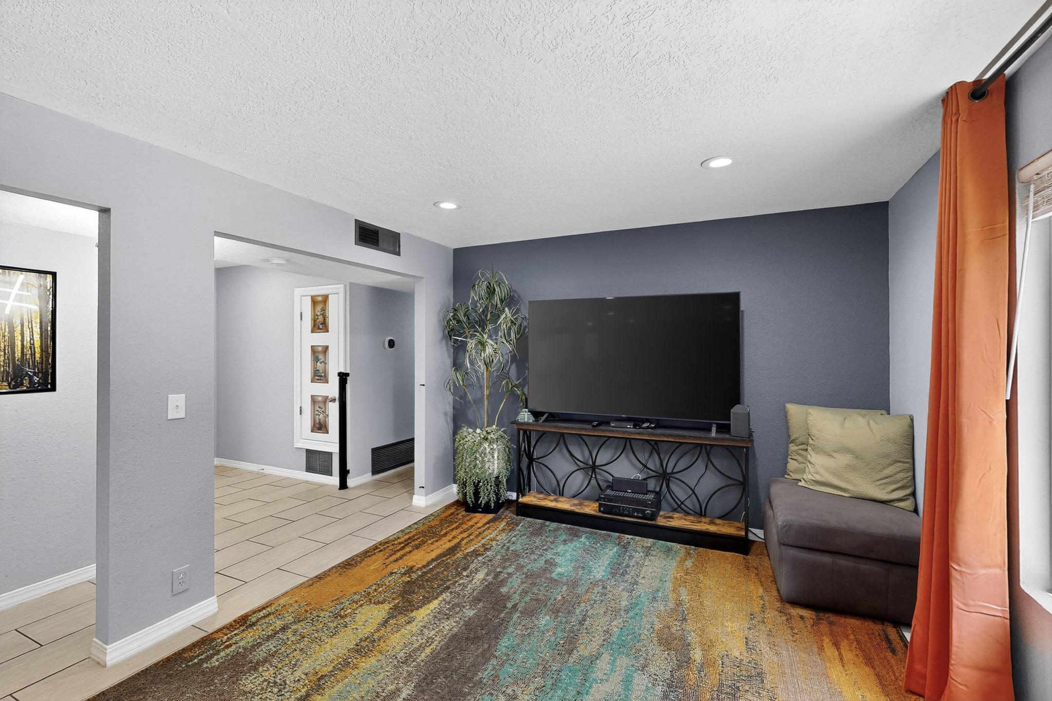 1602 HIAWATHA Drive NE