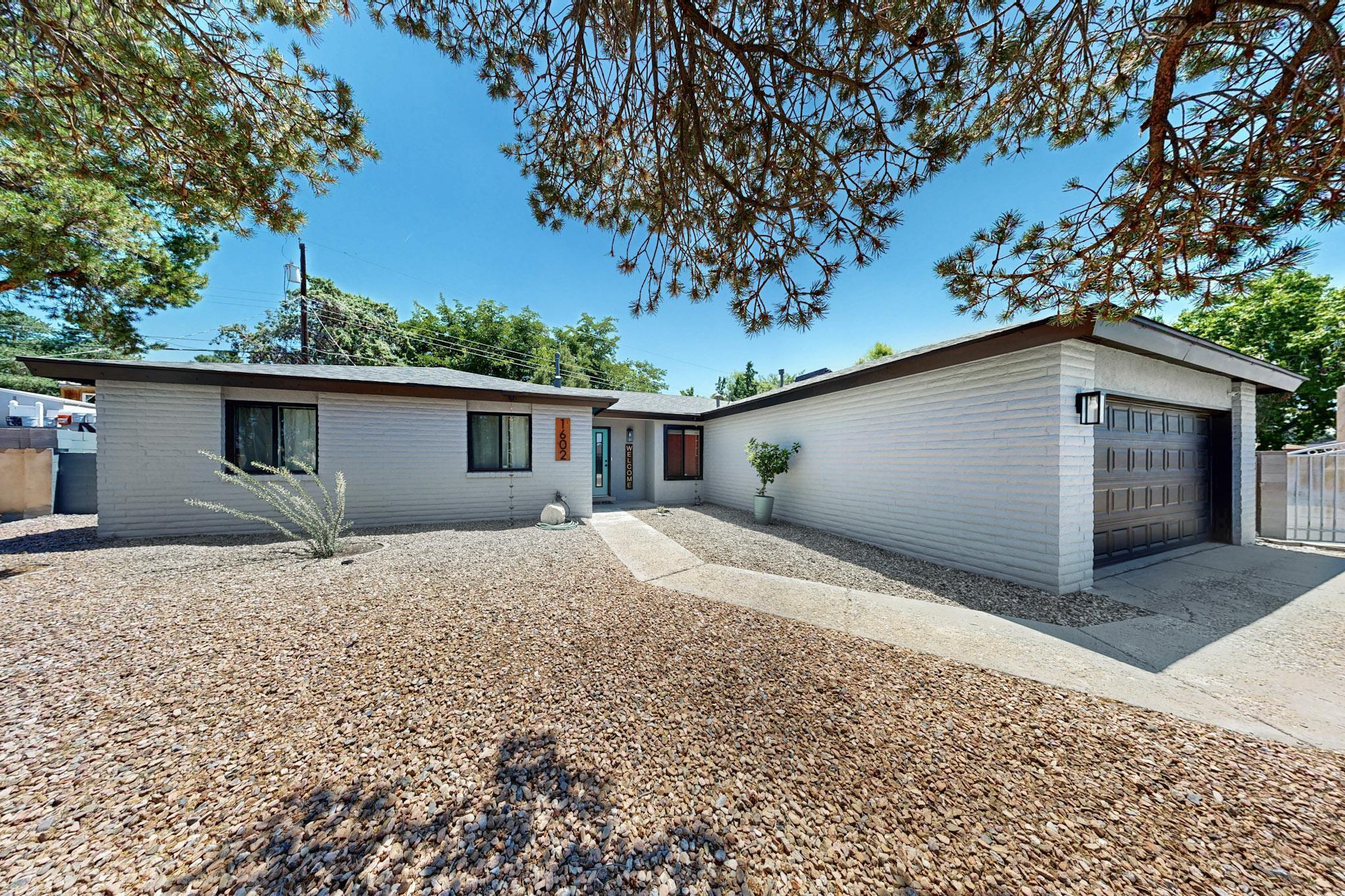 1602 HIAWATHA Drive NE