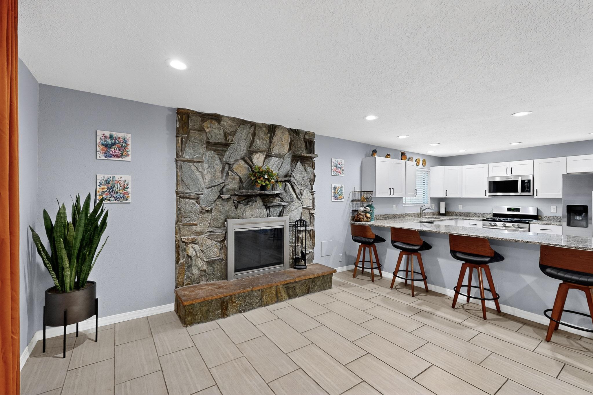 1602 HIAWATHA Drive NE